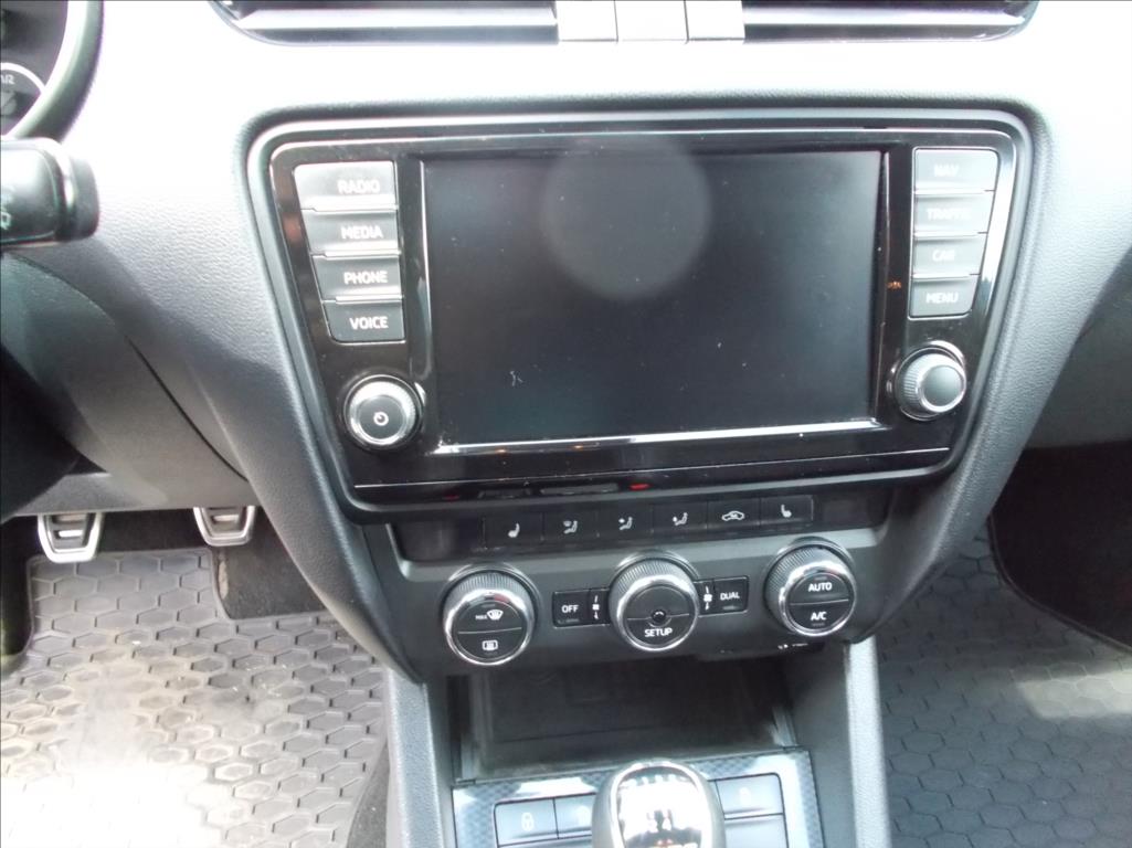 Škoda Octavia 2,0 TDI RS MANUÁL DIGIKLIMA XENONY PĚKNÉ  III - foto 21