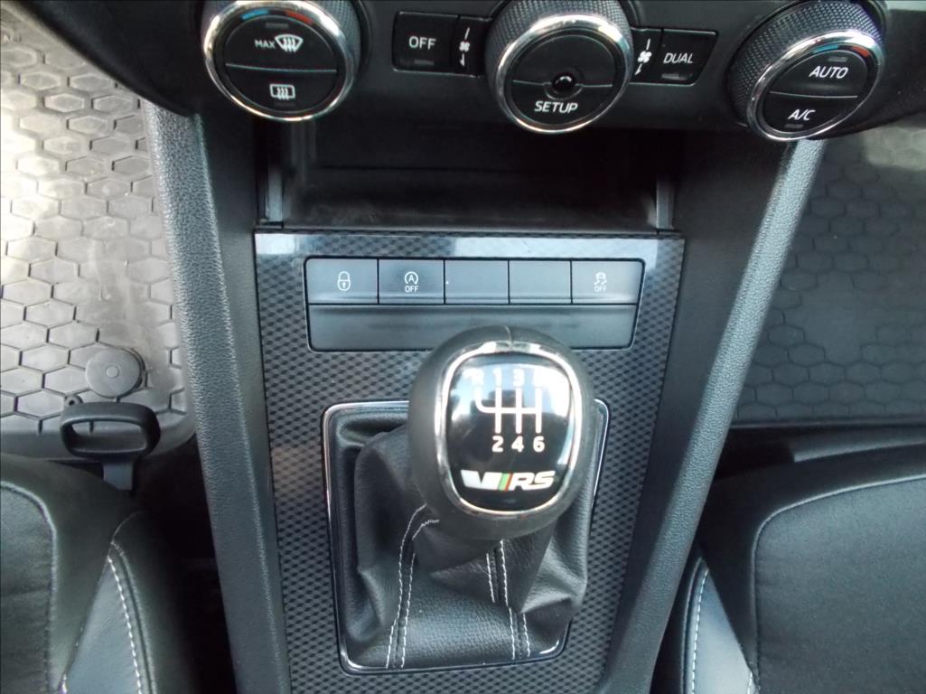 Škoda Octavia 2,0 TDI RS MANUÁL DIGIKLIMA XENONY PĚKNÉ  III - foto 22