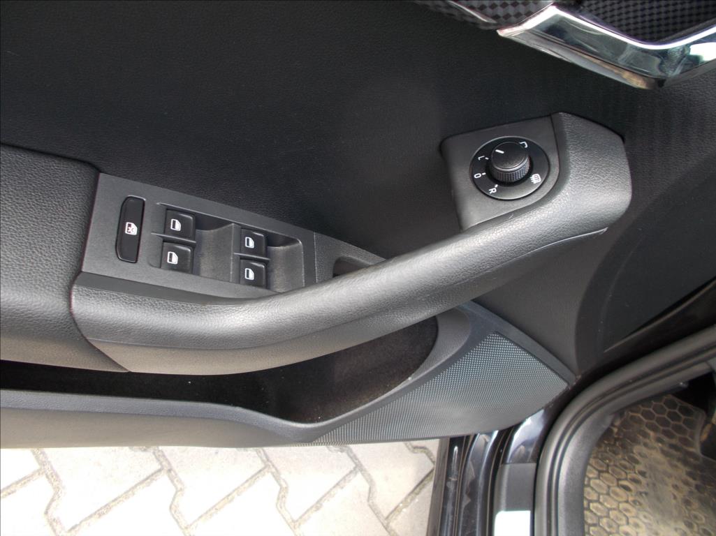 Škoda Octavia 2,0 TDI RS MANUÁL DIGIKLIMA XENONY PĚKNÉ  III - foto 28