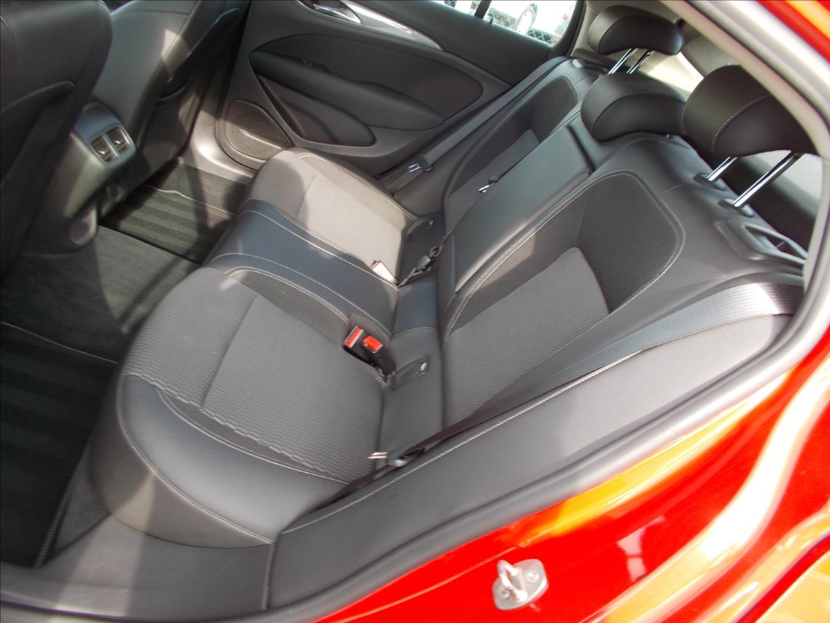 Opel Insignia 2,0 CDTi AT 125kW Dynamic Sport - foto 15