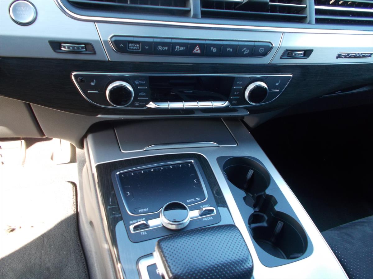 Audi Q7 3,0 TDI S-LINE ČR quattro tiptronic AUTORIZOVANÝ SERVI - foto 26
