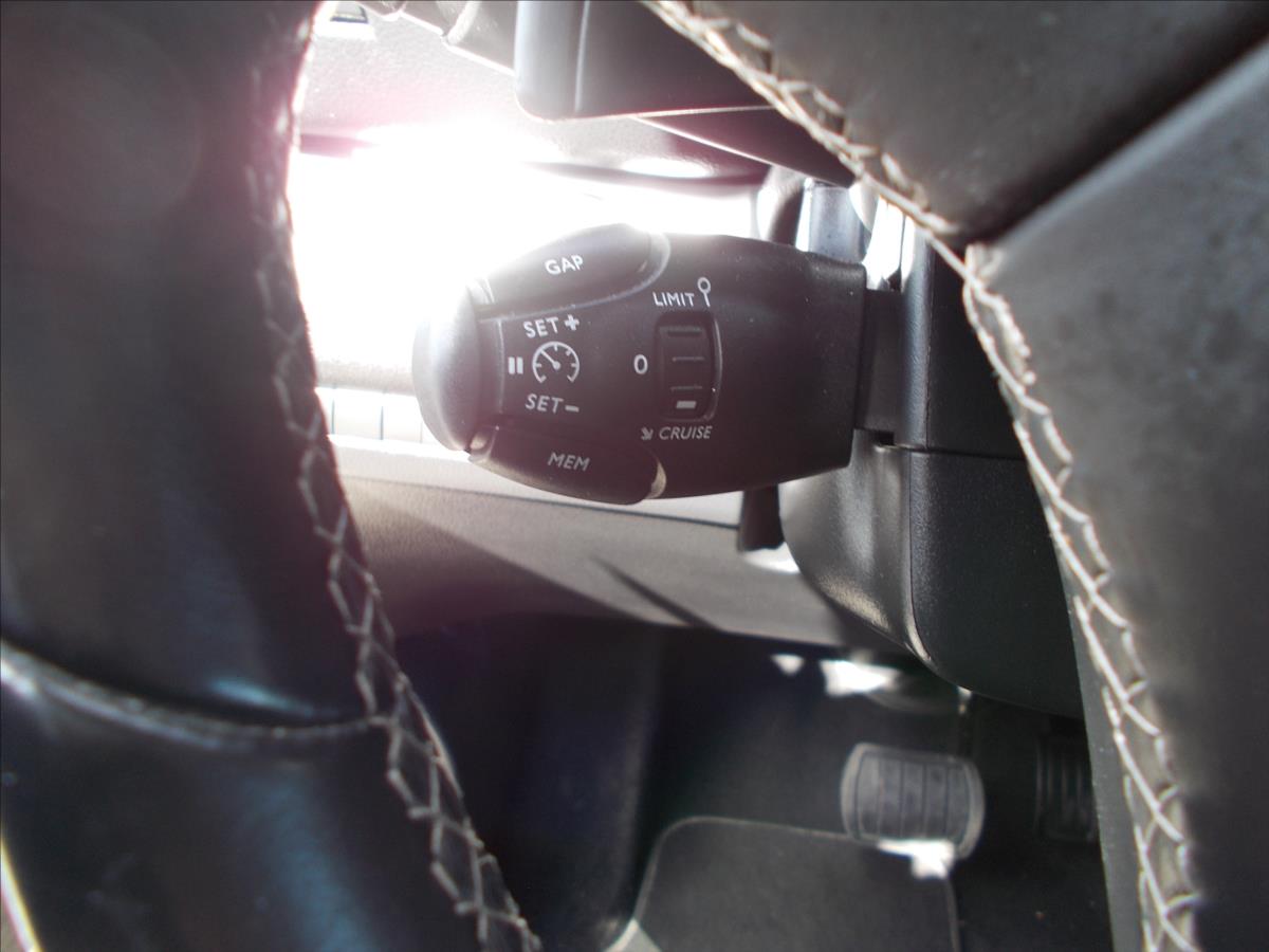 Peugeot Traveller 2,0 BlueHDi AT DPH L2 BUSSINES VIP - foto 32