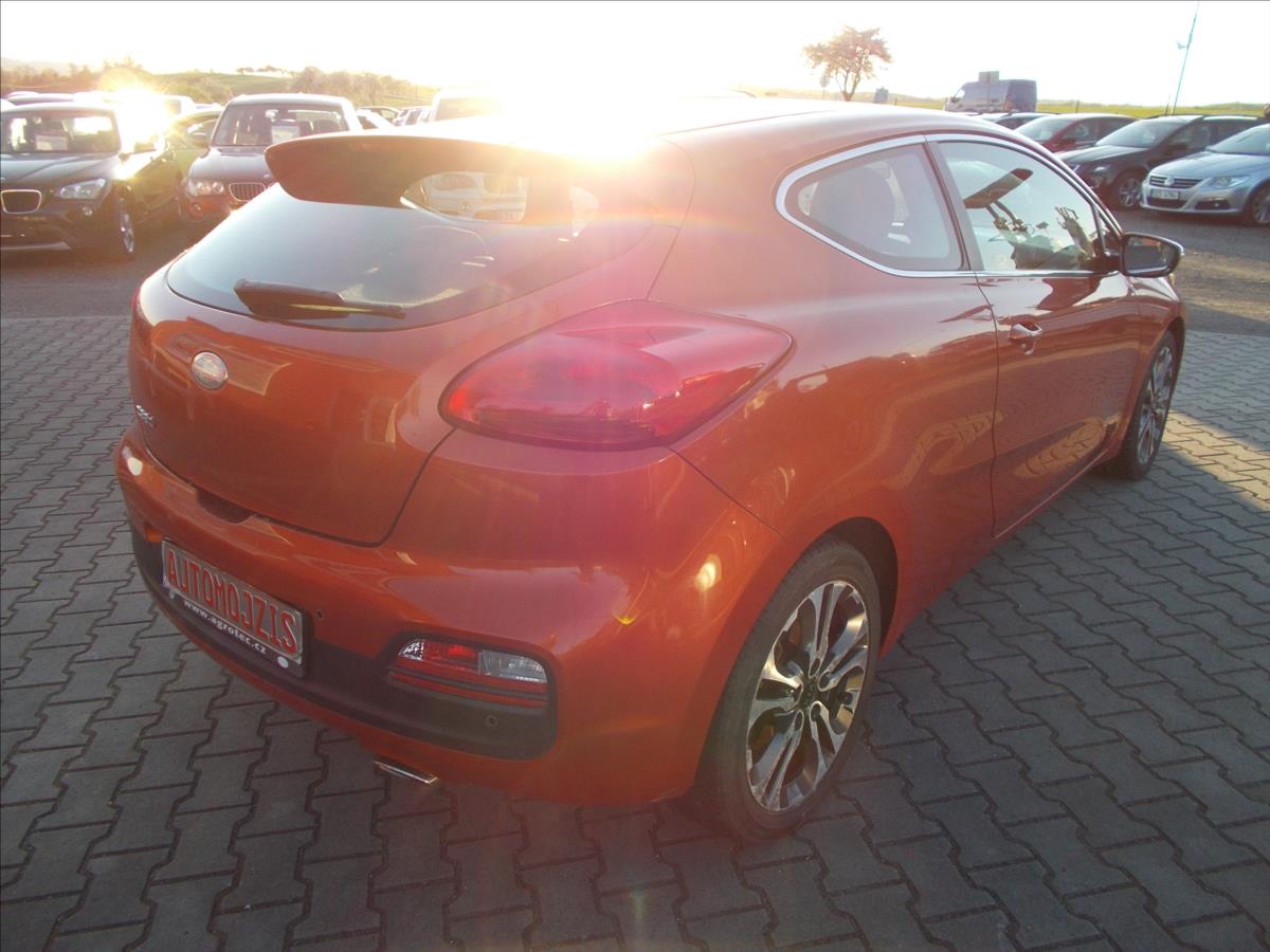Kia Ceed 1,6 CRDi 94kW FIFA World Cup Edition - foto 10