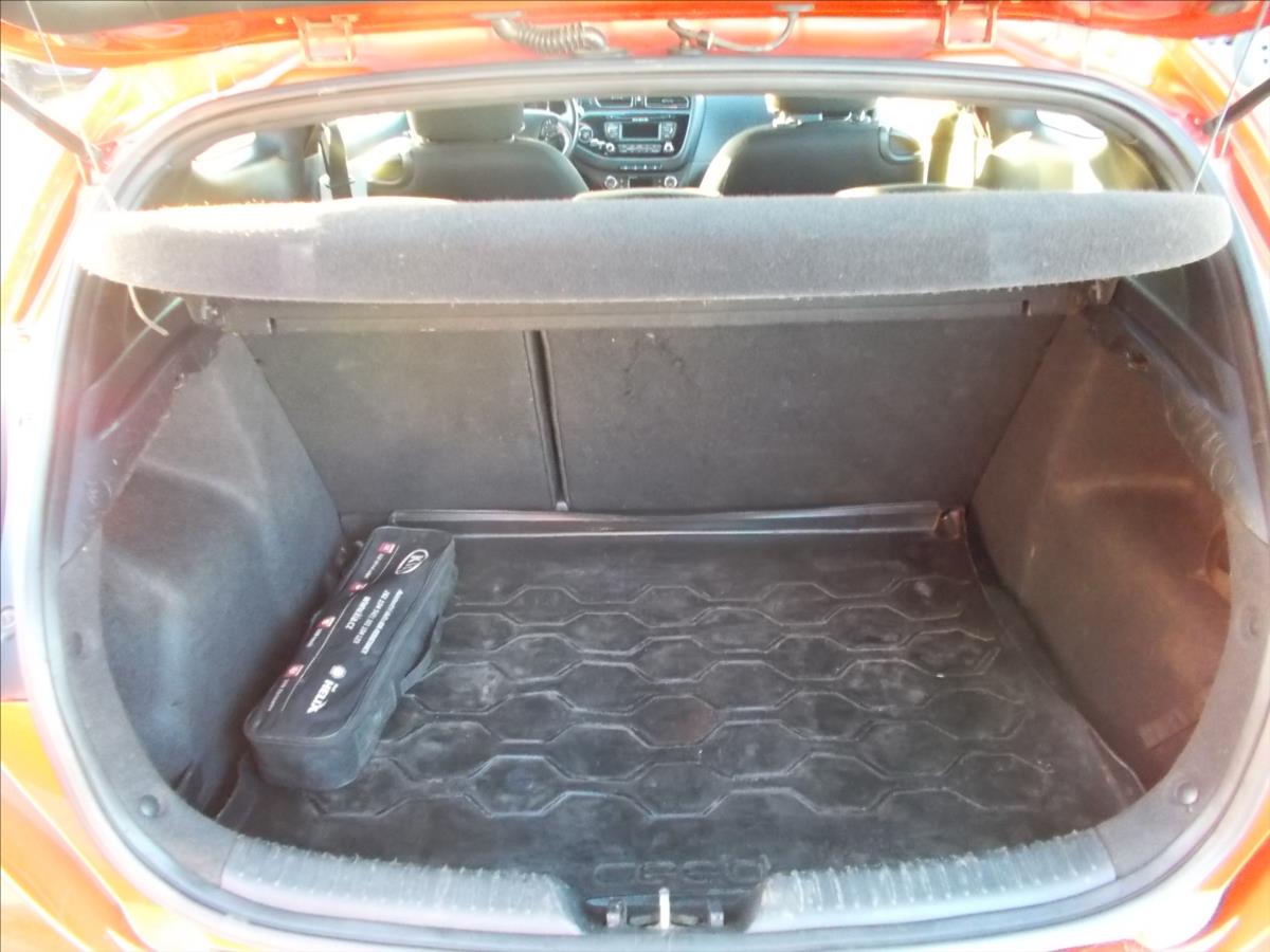 Kia Ceed 1,6 CRDi 94kW FIFA World Cup Edition - foto 13