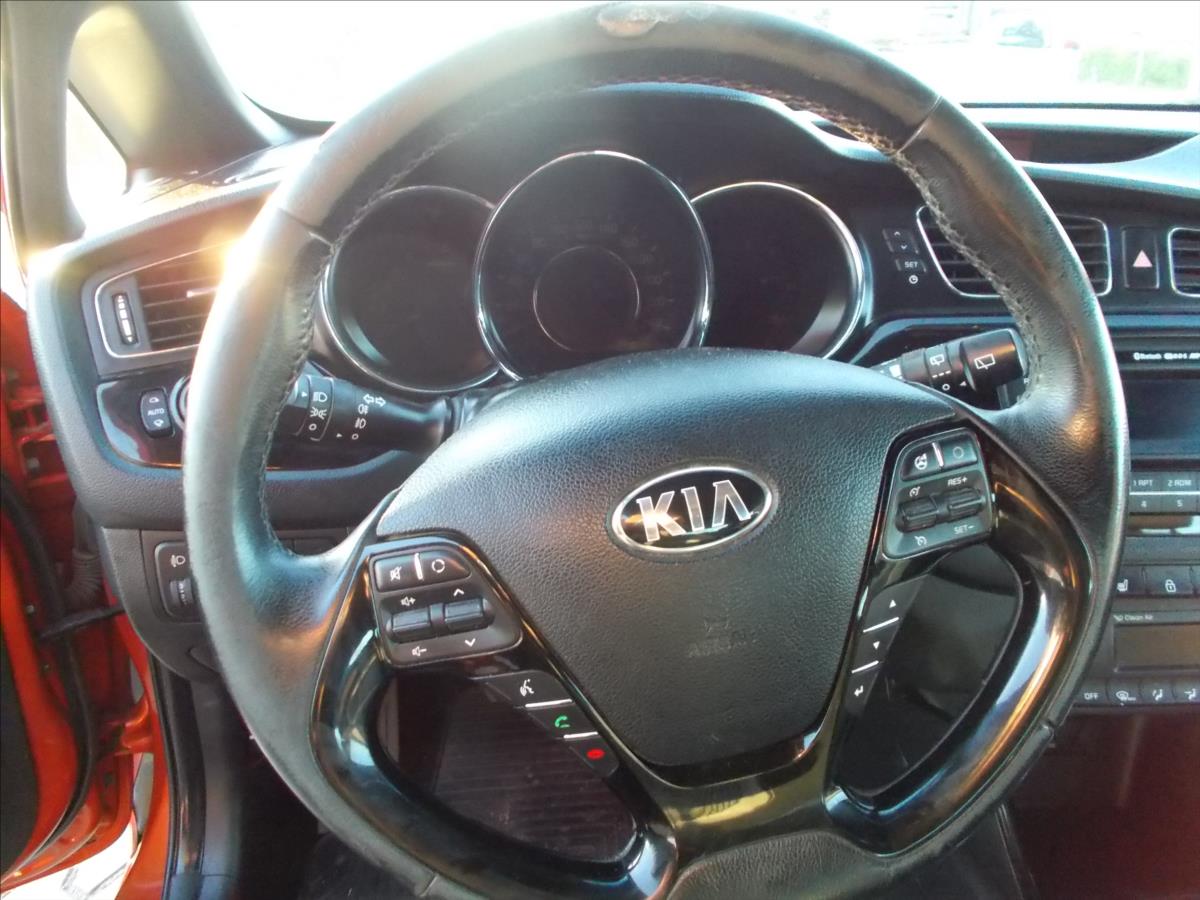 Kia Ceed 1,6 CRDi 94kW FIFA World Cup Edition - foto 19