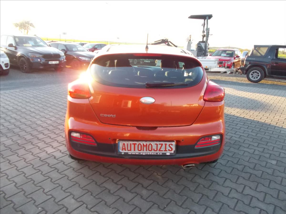 Kia Ceed 1,6 CRDi 94kW FIFA World Cup Edition - foto 9