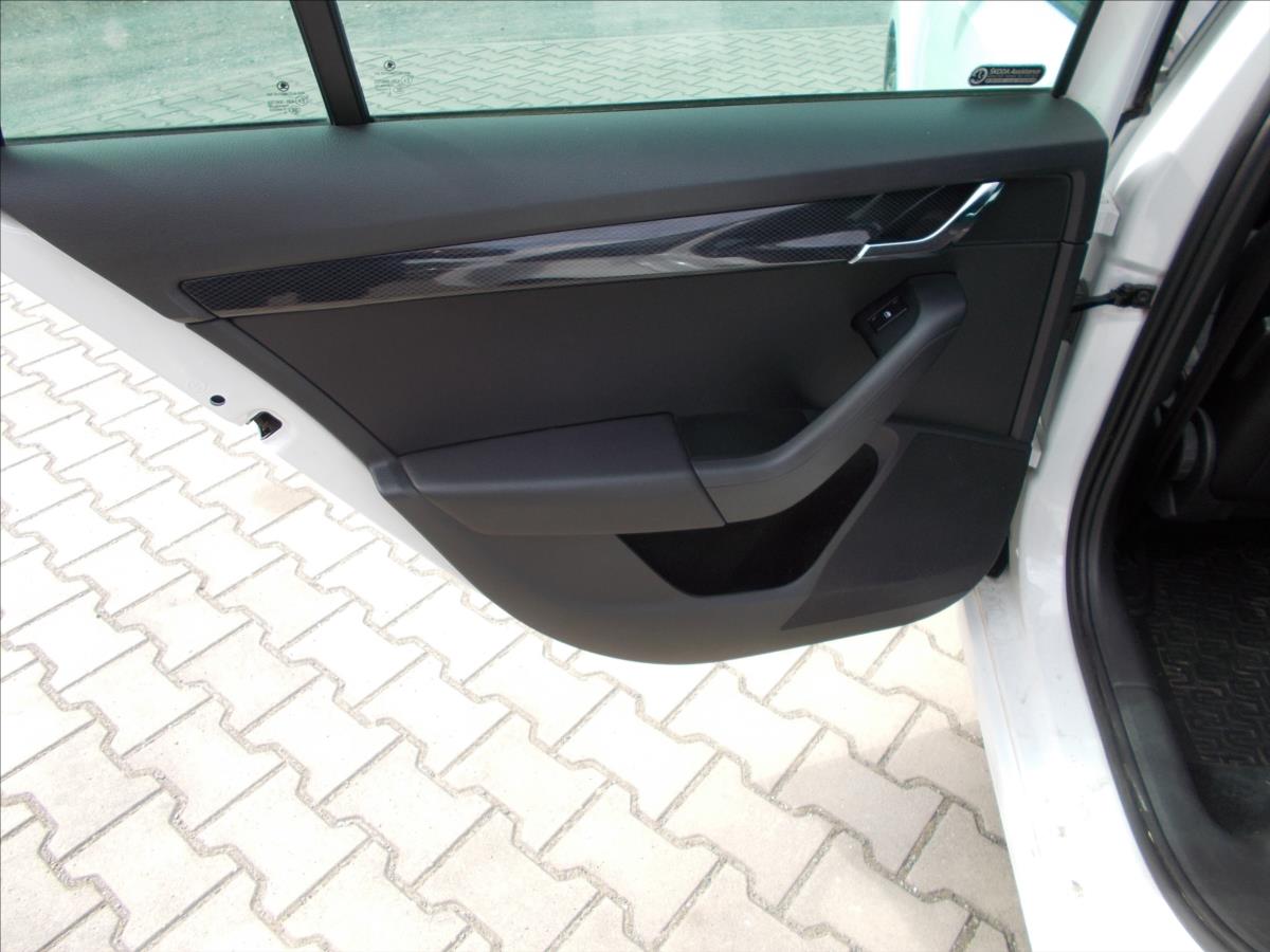 Škoda Octavia 2,0 TDI RS DSG ČR 1.MAJITEL PĚKNÉ  III - foto 18