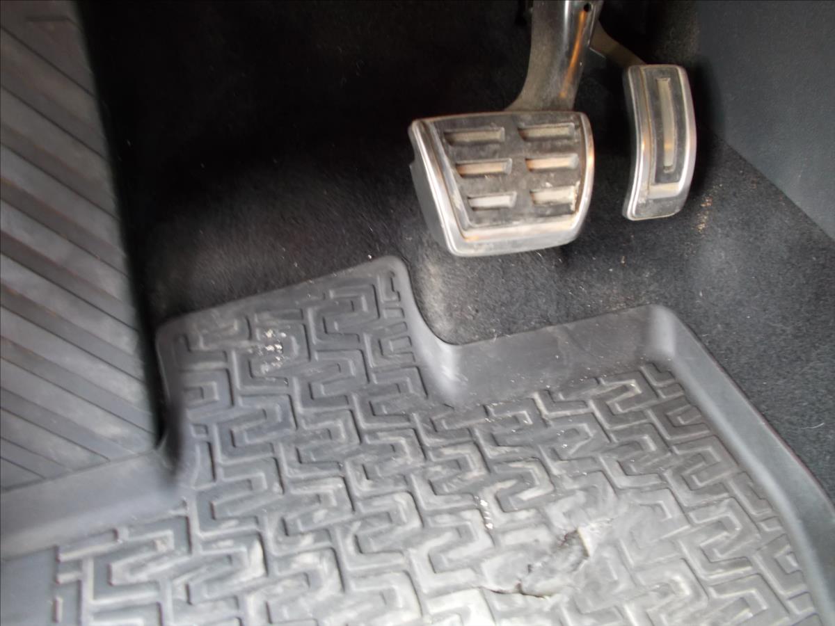 Škoda Octavia 2,0 TDI RS DSG ČR 1.MAJITEL PĚKNÉ  III - foto 26