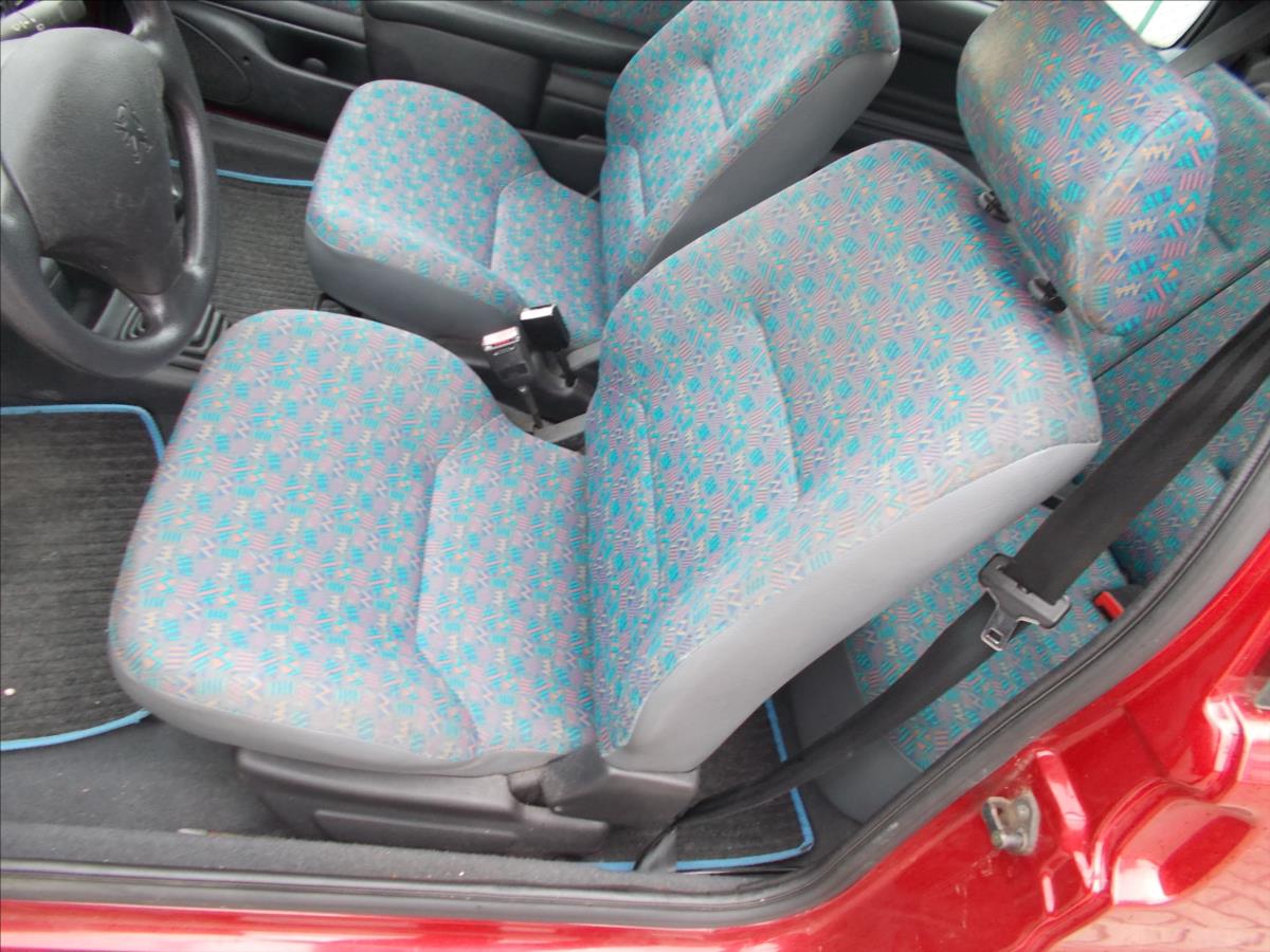 Peugeot 106 1,0 i 1.MAJITEL 100.572 KM STK 4/2027 - foto 14