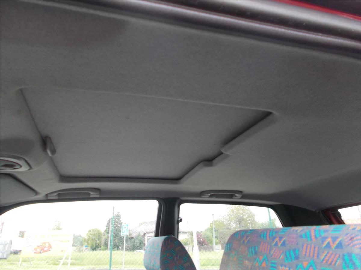 Peugeot 106 1,0 i 1.MAJITEL 100.572 KM STK 4/2027 - foto 15