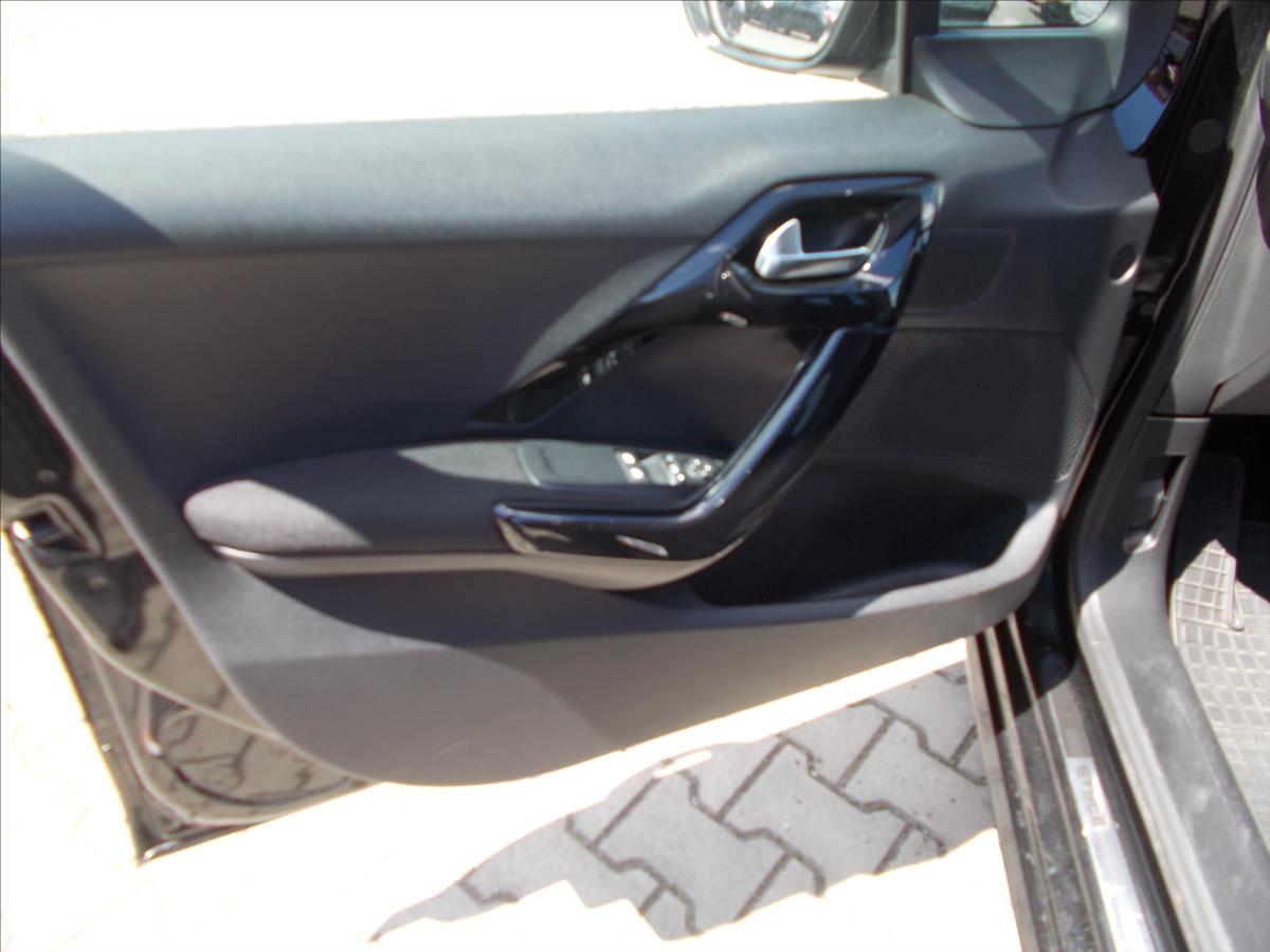 Peugeot 208 1,2 Pure Tech 60 kW NOVÉ ROZVODY 123100 KM - foto 27
