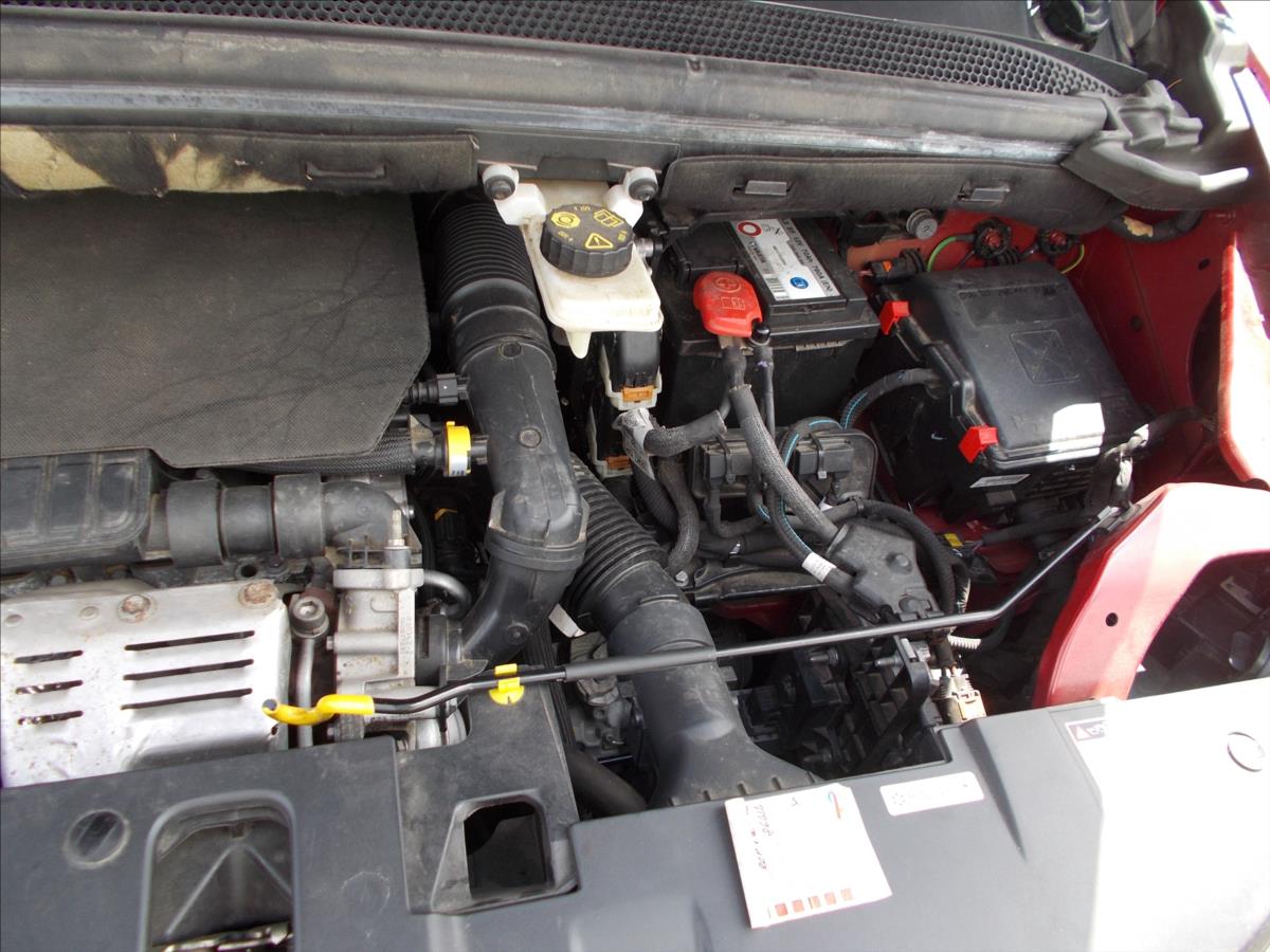 Citroën C4 Picasso 1,2 PT 81 kW DIGIKLIMA 72863 KM PĚKNÉ - foto 28