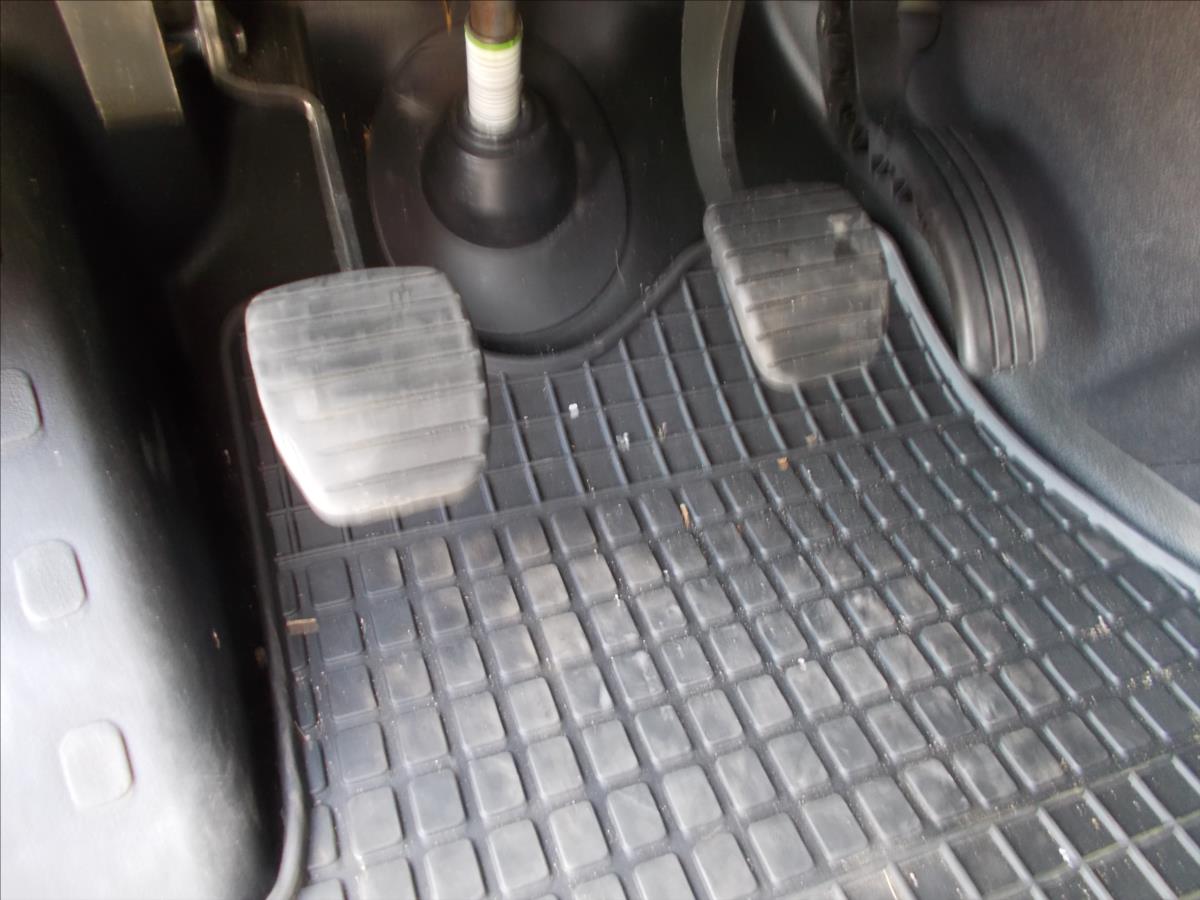 Renault Trafic 2,0 DCi ČR DPH 6 MÍST STK 8/2026 - foto 28