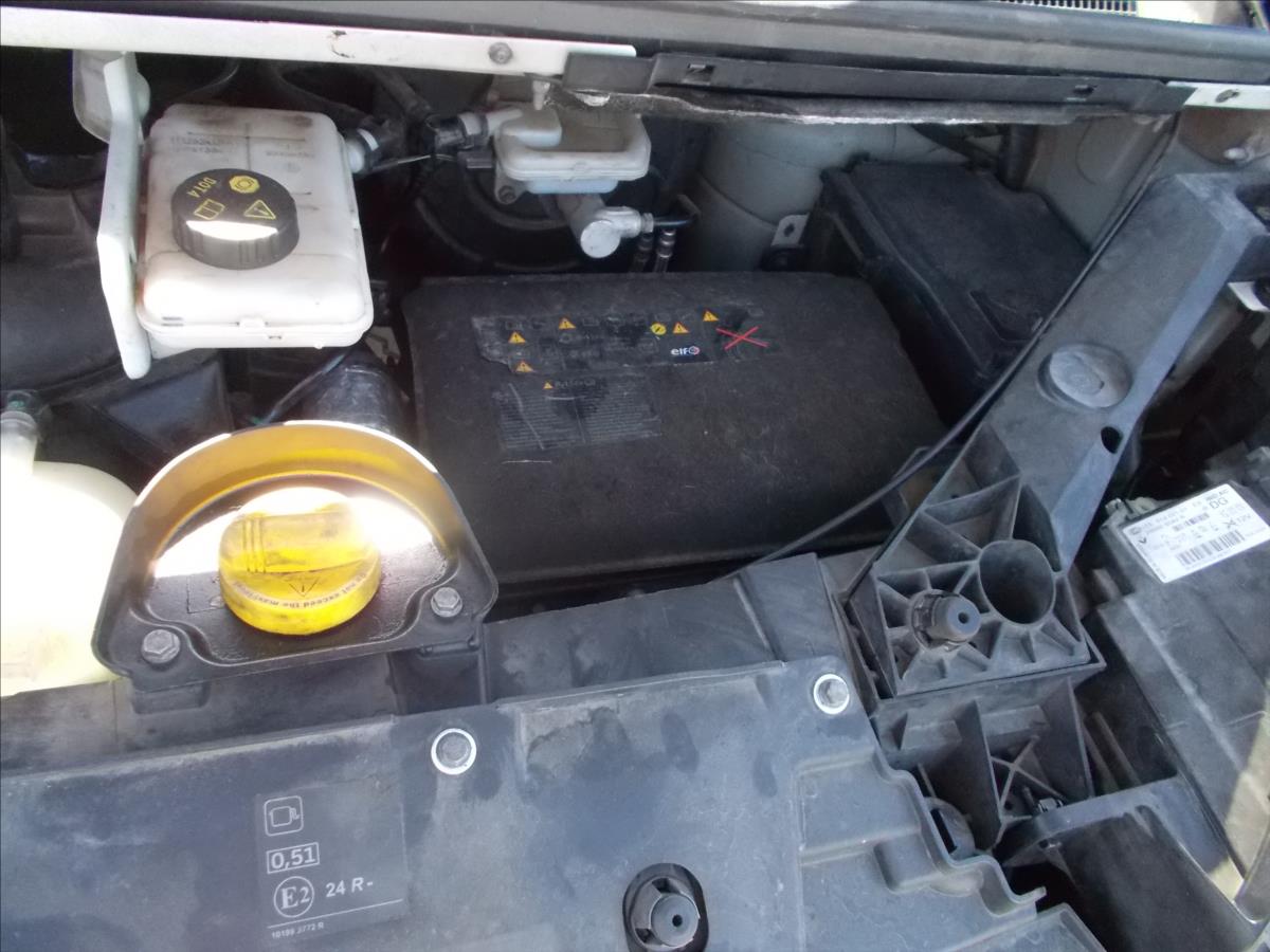 Renault Trafic 2,0 DCi ČR DPH 6 MÍST STK 8/2026 - foto 32