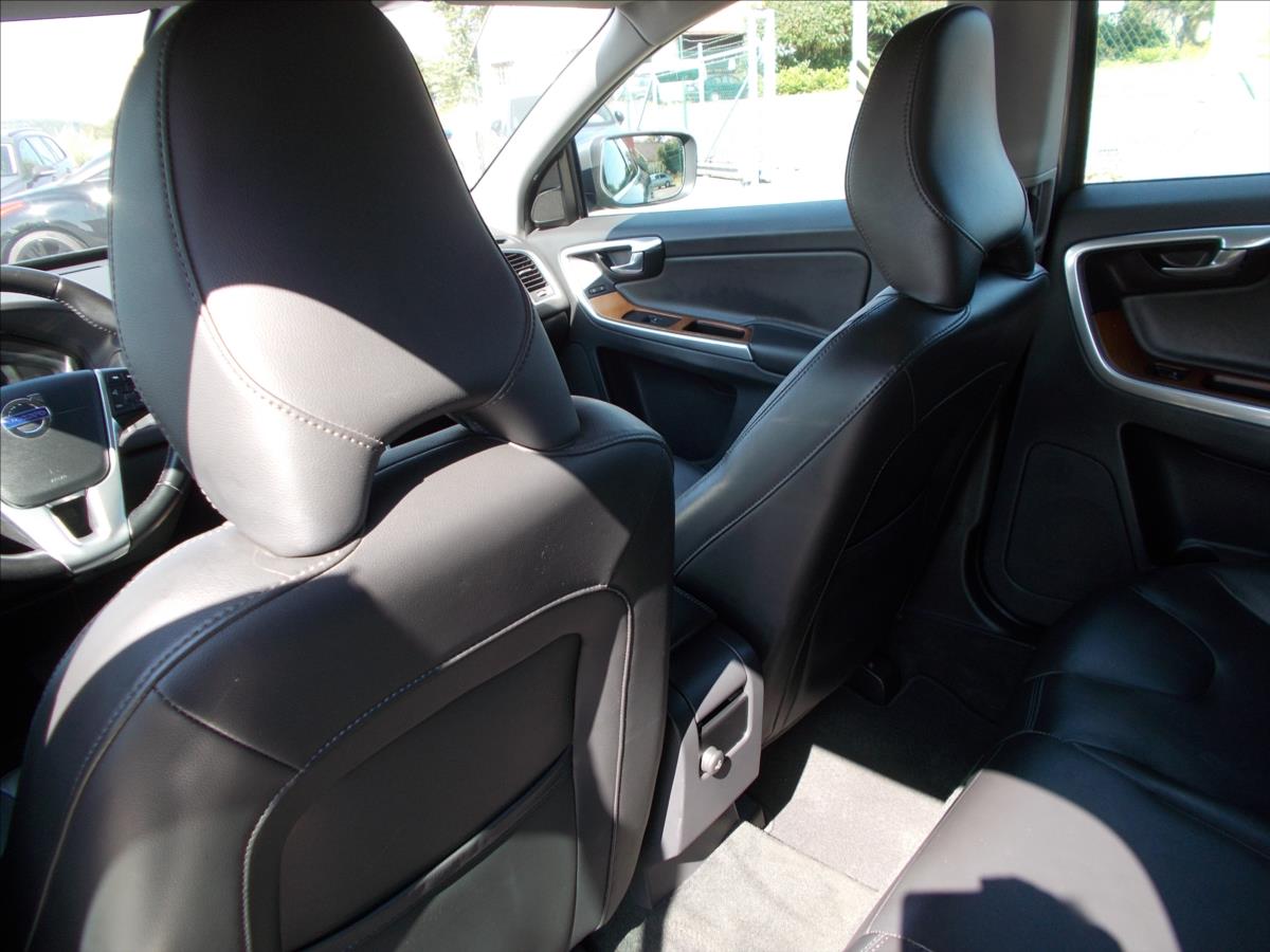 Volvo XC60 2,0 D D3 SUMMUM AT TZ KRÁSNÉ - foto 16