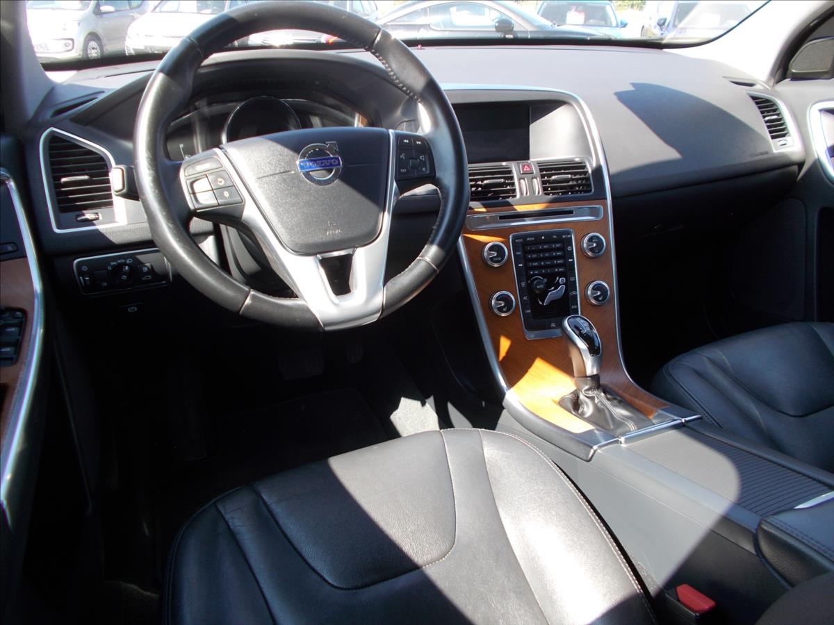 Volvo XC60 2,0 D D3 SUMMUM AT TZ KRÁSNÉ - foto 17