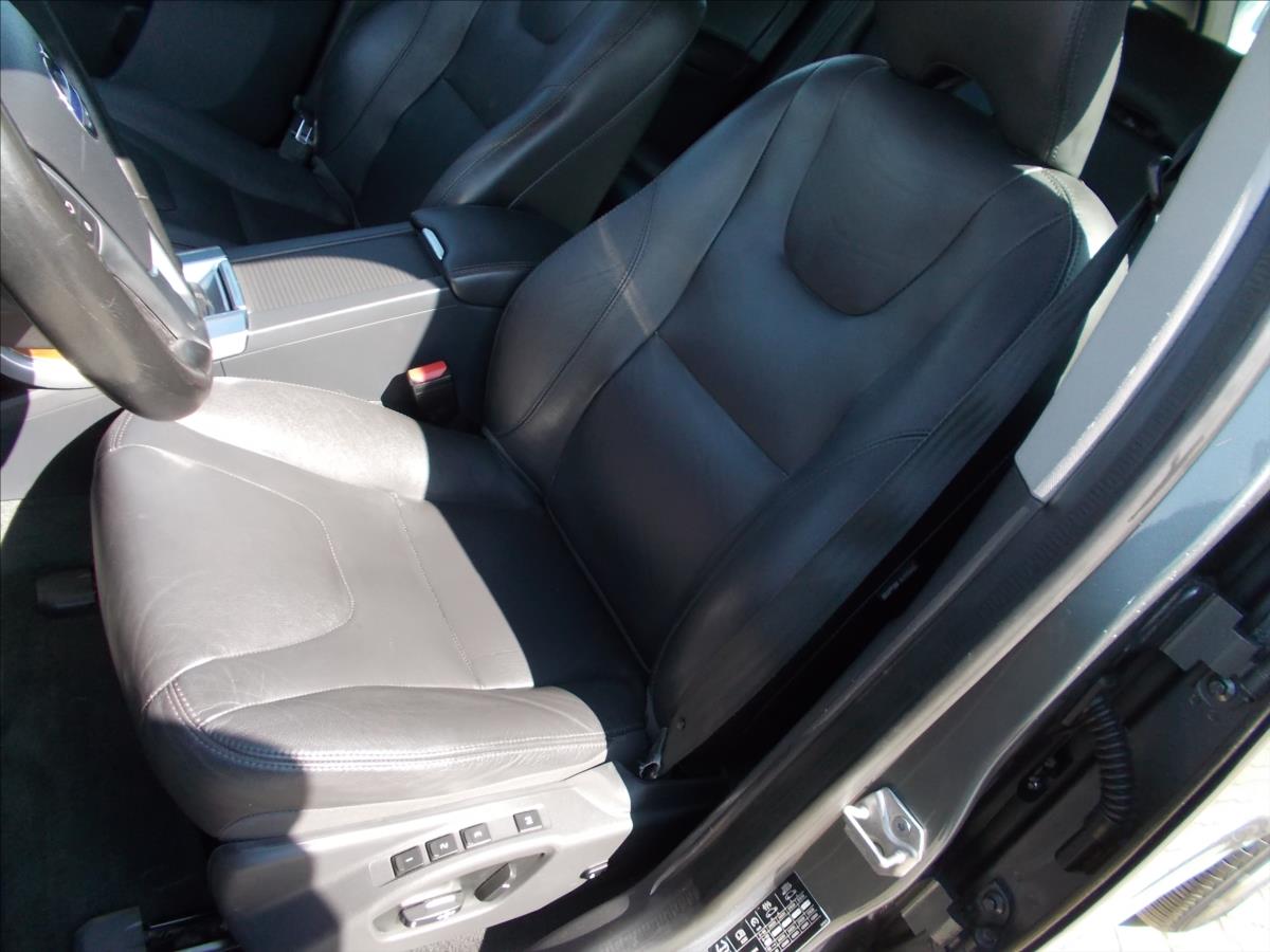 Volvo XC60 2,0 D D3 SUMMUM AT TZ KRÁSNÉ - foto 19