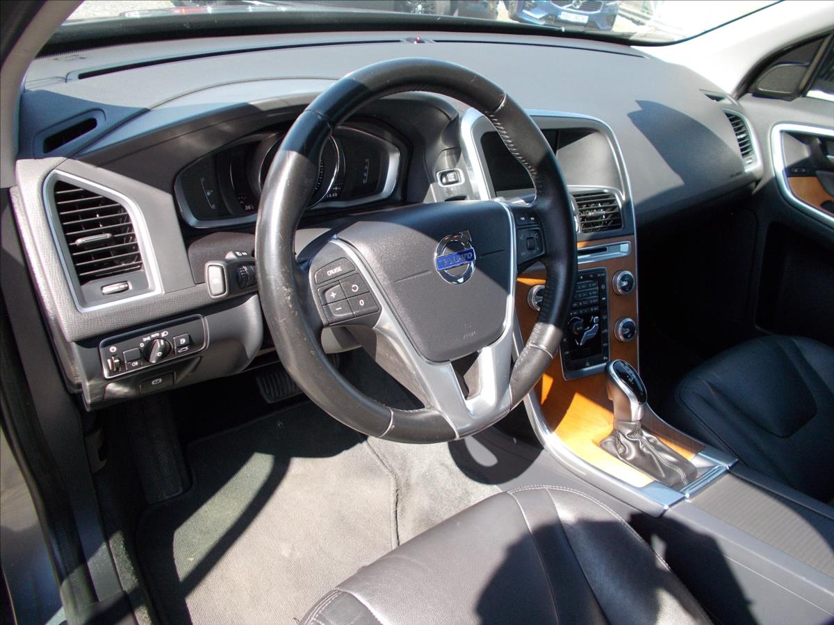 Volvo XC60 2,0 D D3 SUMMUM AT TZ KRÁSNÉ - foto 21