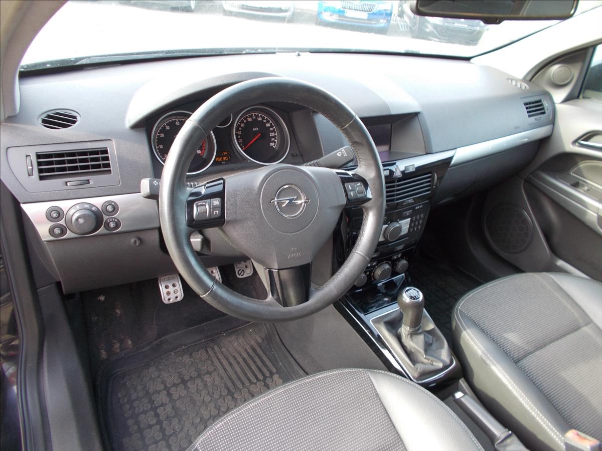 Opel Astra 1,6 GTC TURBO 132 kW NOVÁ STK  H - foto 17