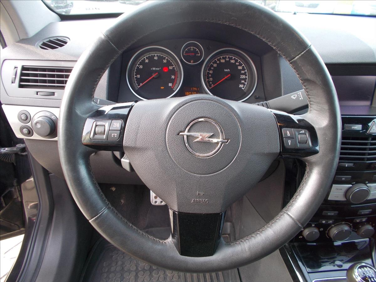 Opel Astra 1,6 GTC TURBO 132 kW NOVÁ STK  H - foto 21