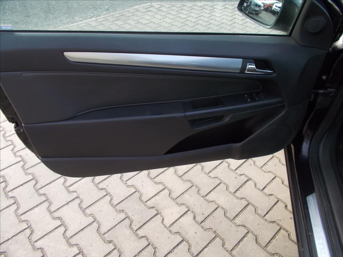 Opel Astra 1,6 GTC TURBO 132 kW NOVÁ STK  H - foto 23