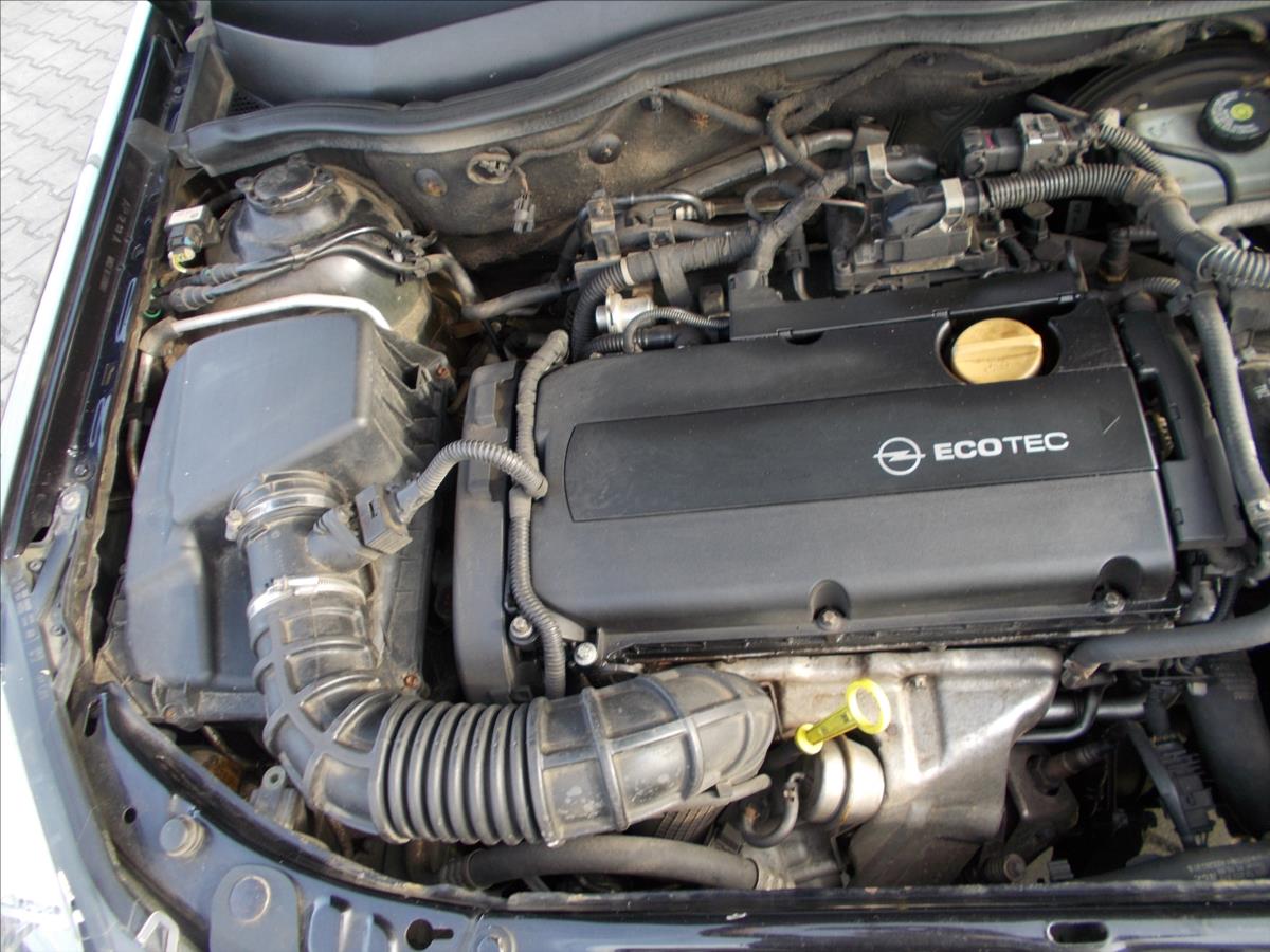 Opel Astra 1,6 GTC TURBO 132 kW NOVÁ STK  H - foto 25