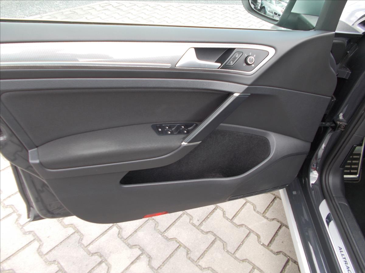 Volkswagen Golf 1,6 TDI ALLTRACK 4x4 DIGIKLIMA XENONY  VI - foto 25