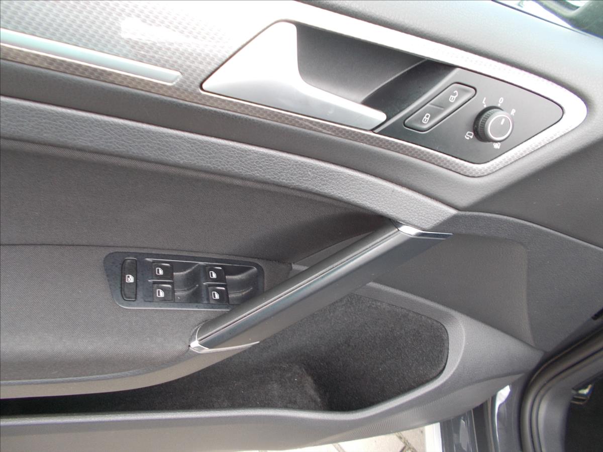 Volkswagen Golf 1,6 TDI ALLTRACK 4x4 DIGIKLIMA XENONY  VI - foto 26