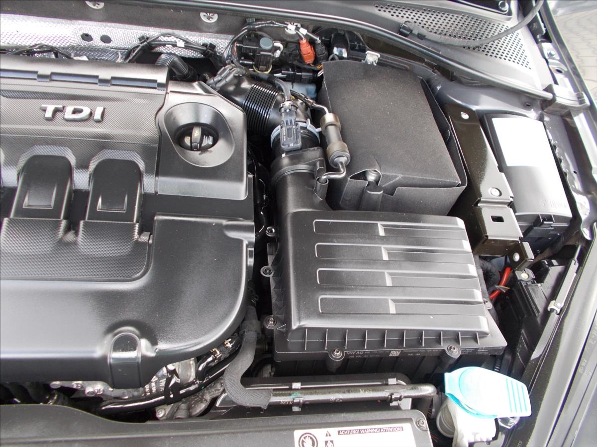 Volkswagen Golf 1,6 TDI ALLTRACK 4x4 DIGIKLIMA XENONY  VI - foto 28