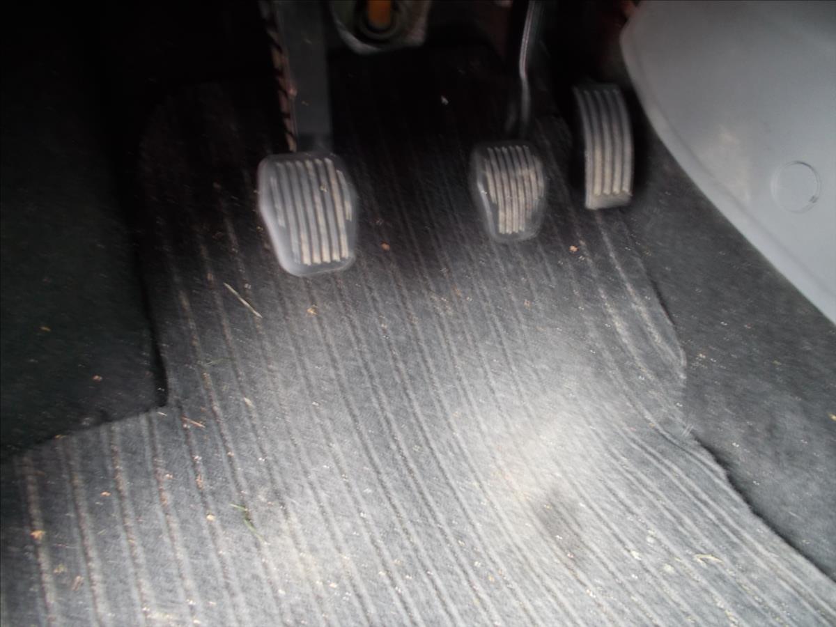 Ford Focus 1,6 16V ČR TZ PĚKNÉ - foto 22