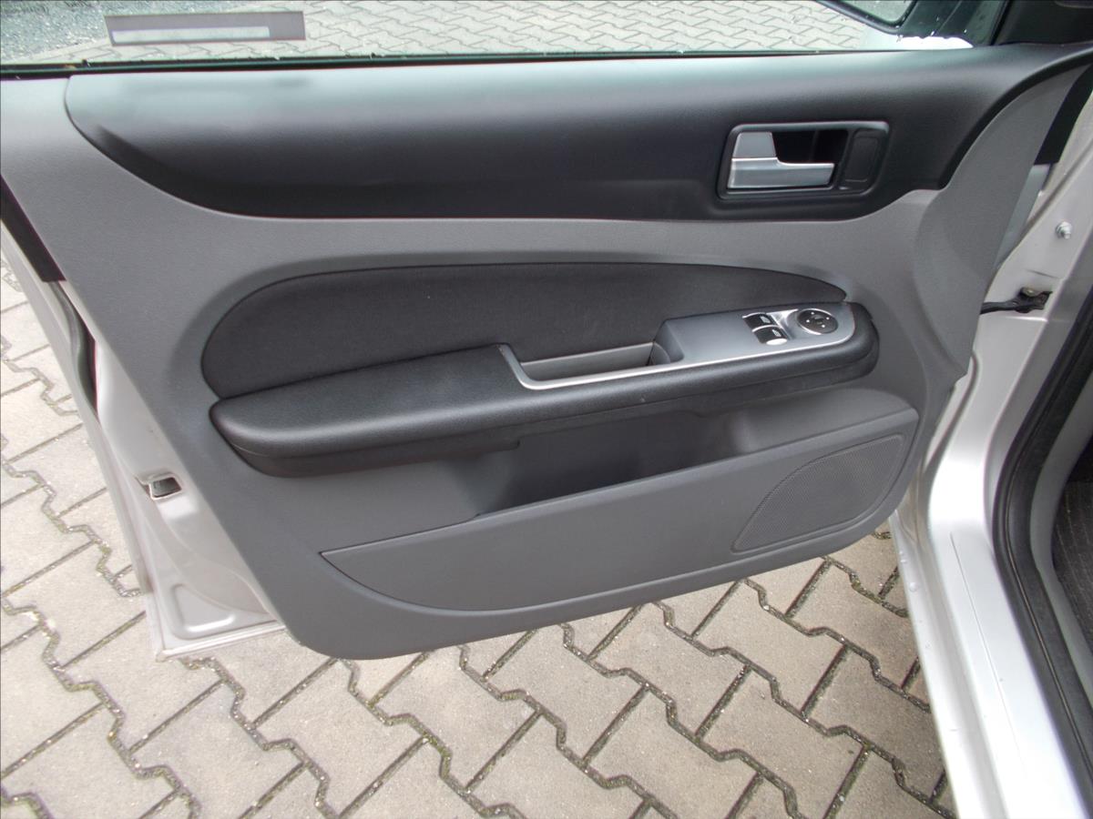 Ford Focus 1,6 16V ČR TZ PĚKNÉ - foto 23