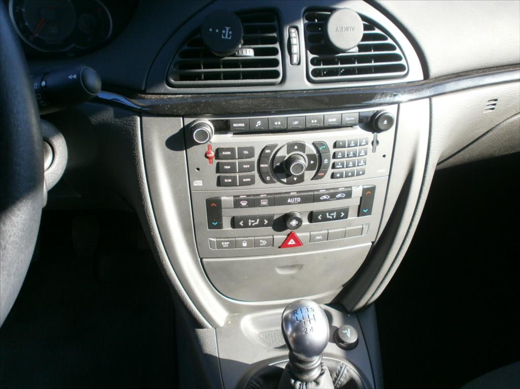 Citroën C5 2,0 HDI EXCLUSIVE NOVÁ STK  II - foto 20