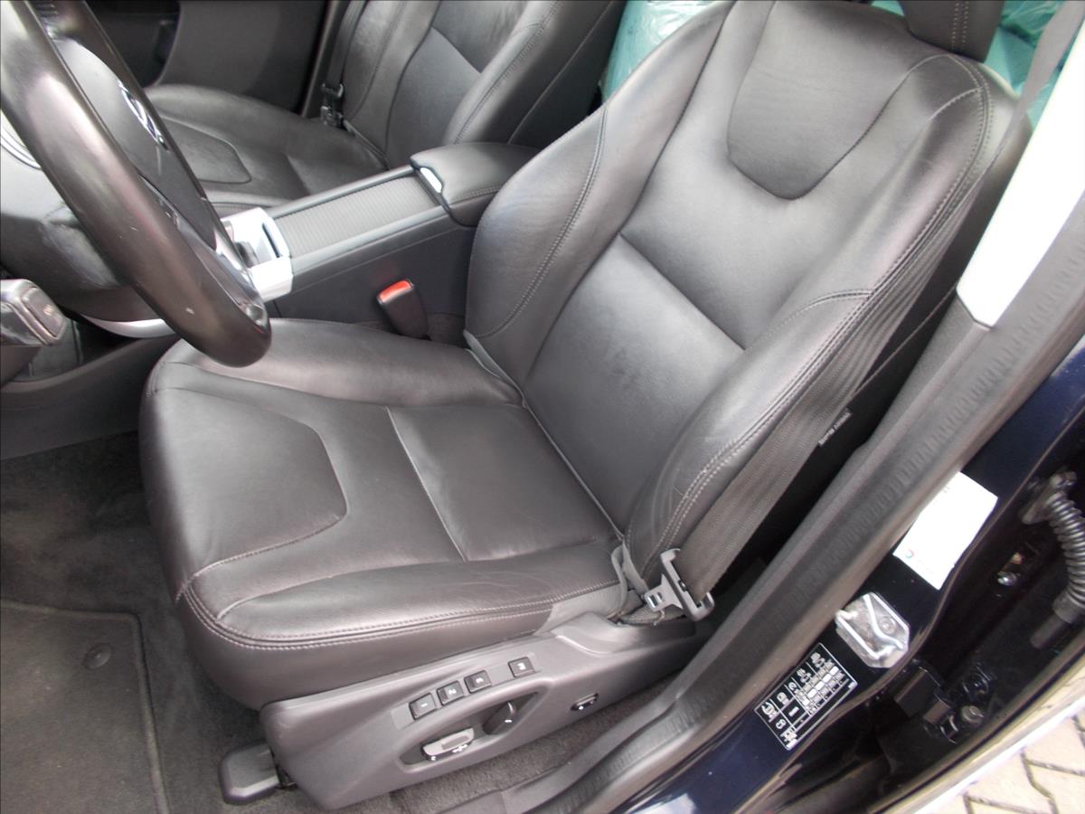 Volvo XC60 2,0 D3 DIGIKLIMA NOVÉ ROZVODY PĚKNÉ - foto 19