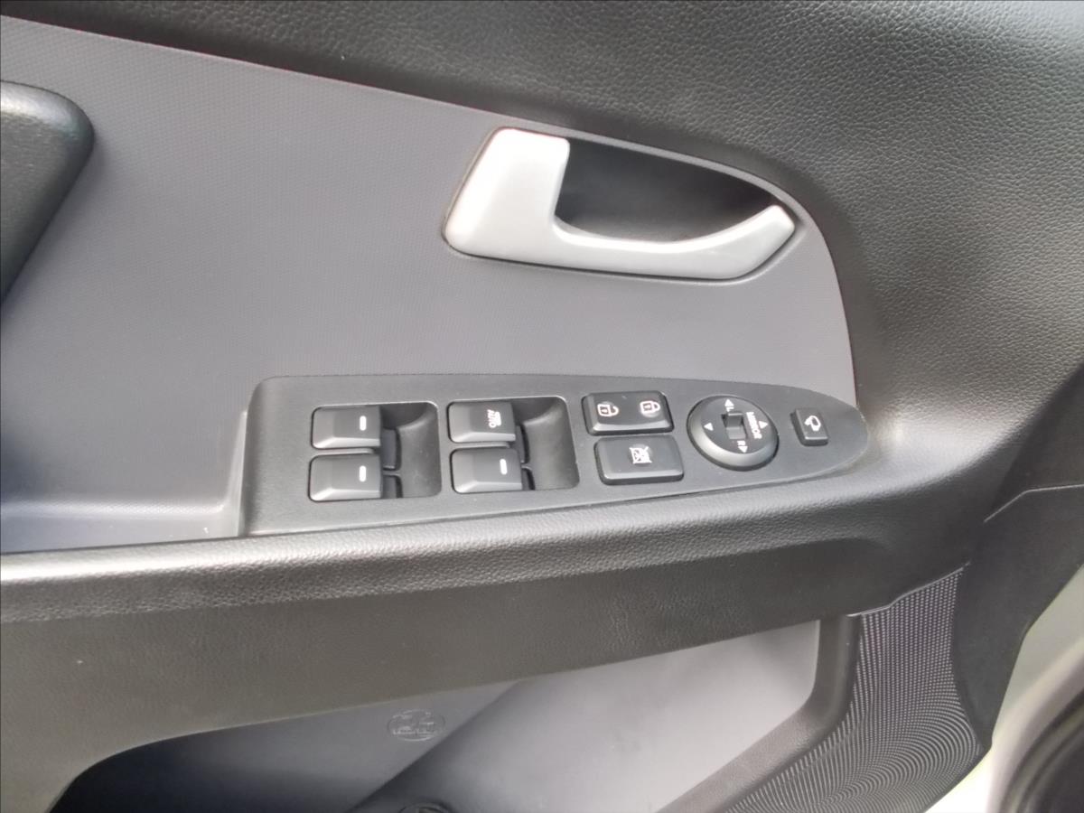 Kia Sportage 1,7 CRDi ČR DIGIKLIMA TZ - foto 28