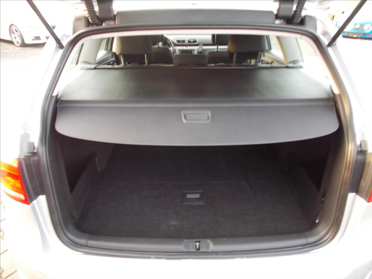 Volkswagen Passat 2,0 TDI DSG 103 kW DIGIKLIMA TZ NAVI ACC - foto 12