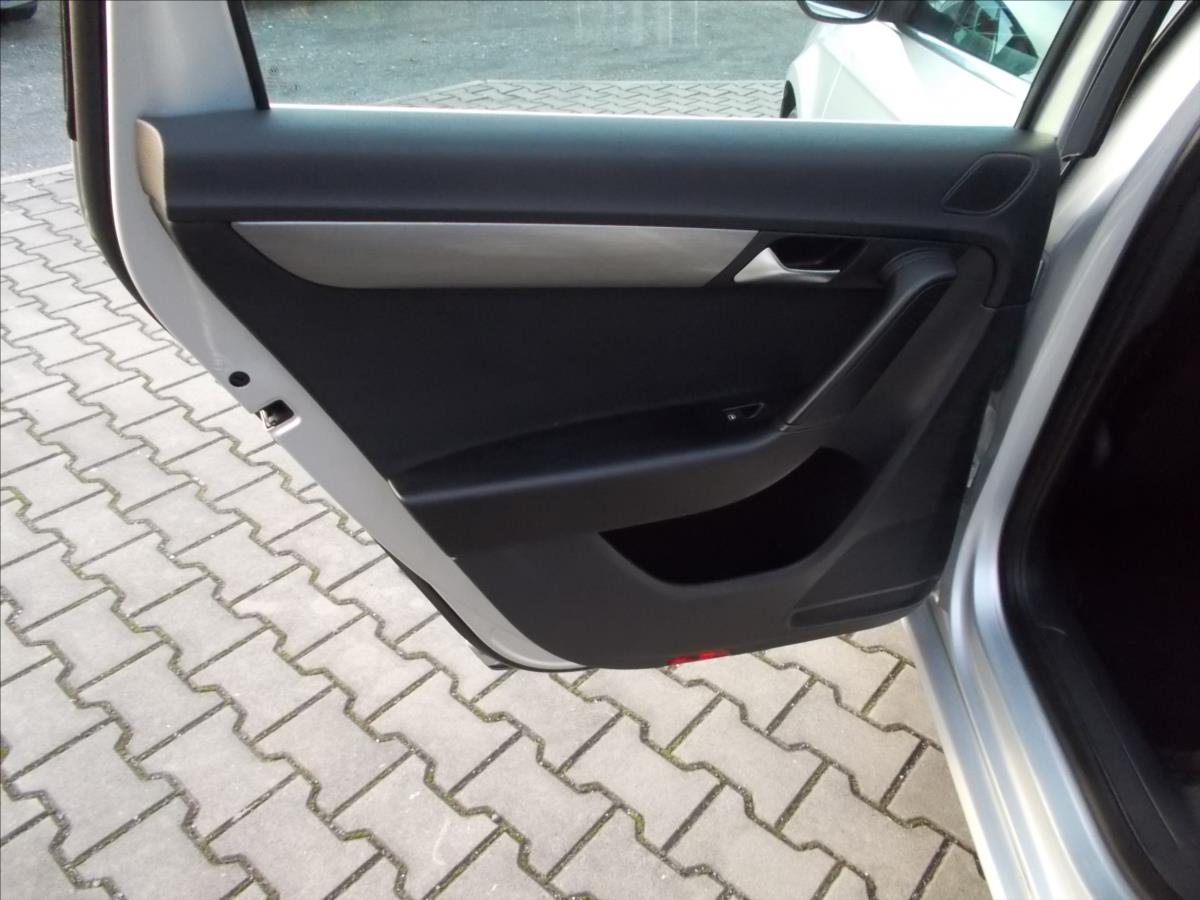 Volkswagen Passat 2,0 TDI DSG 103 kW DIGIKLIMA TZ NAVI ACC - foto 16