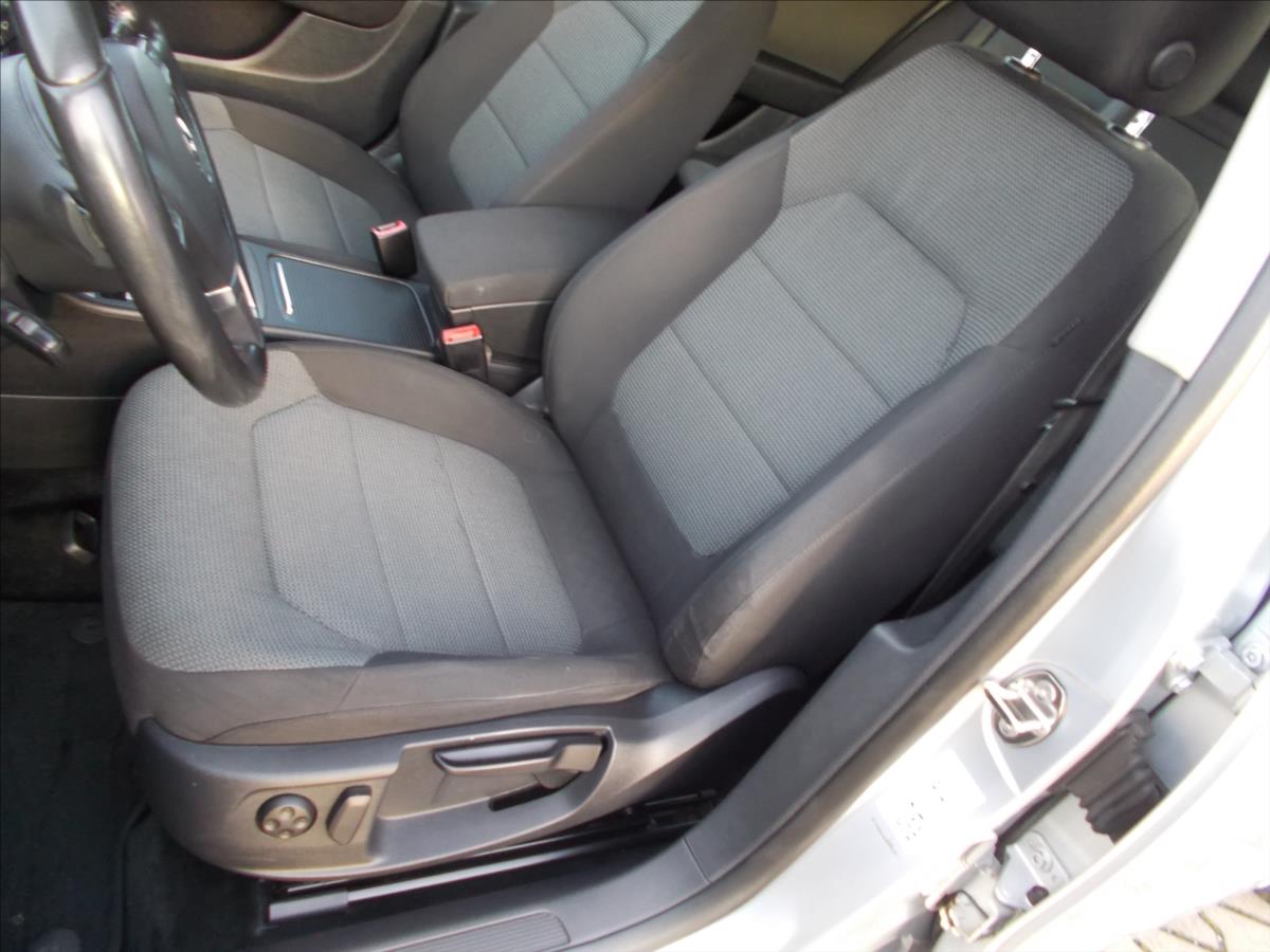 Volkswagen Passat 2,0 TDI DSG 103 kW DIGIKLIMA TZ NAVI ACC - foto 17