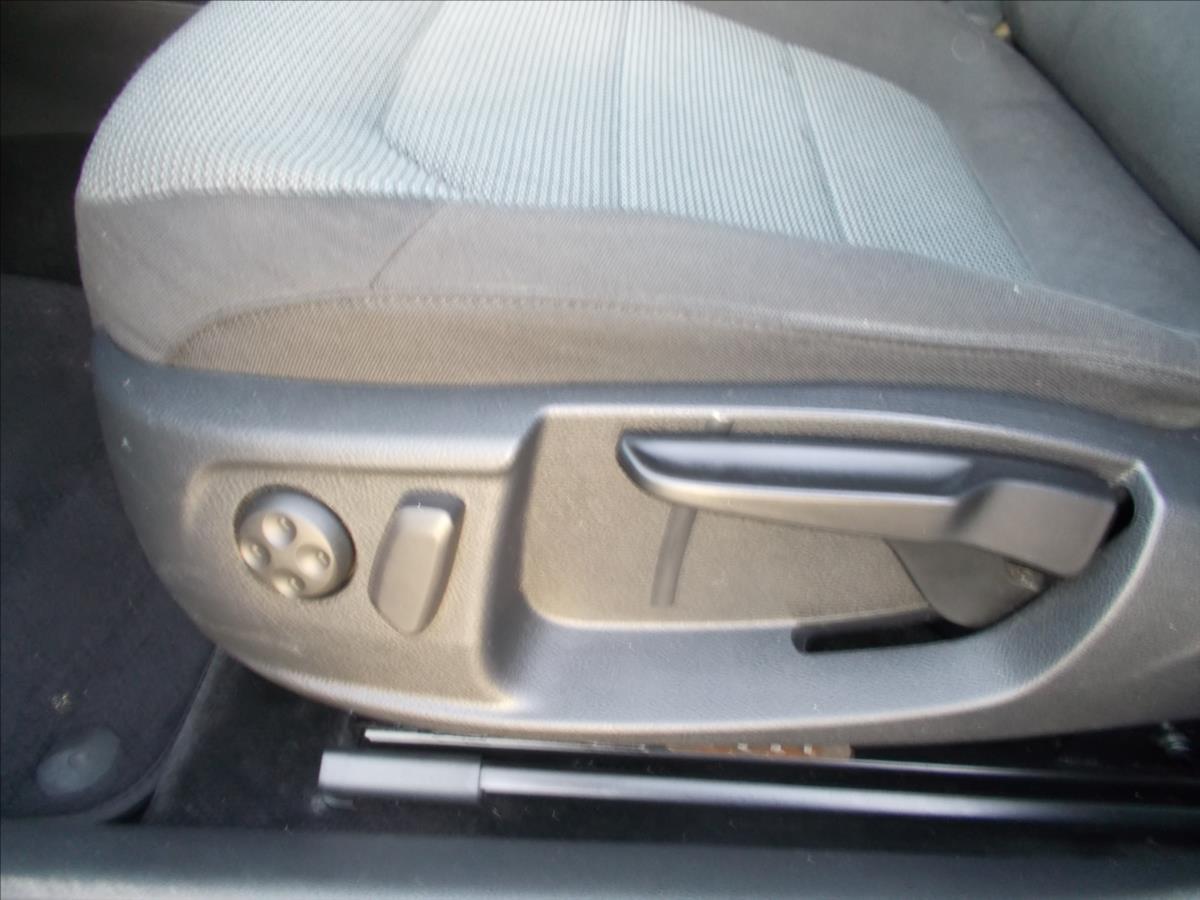 Volkswagen Passat 2,0 TDI DSG 103 kW DIGIKLIMA TZ NAVI ACC - foto 19