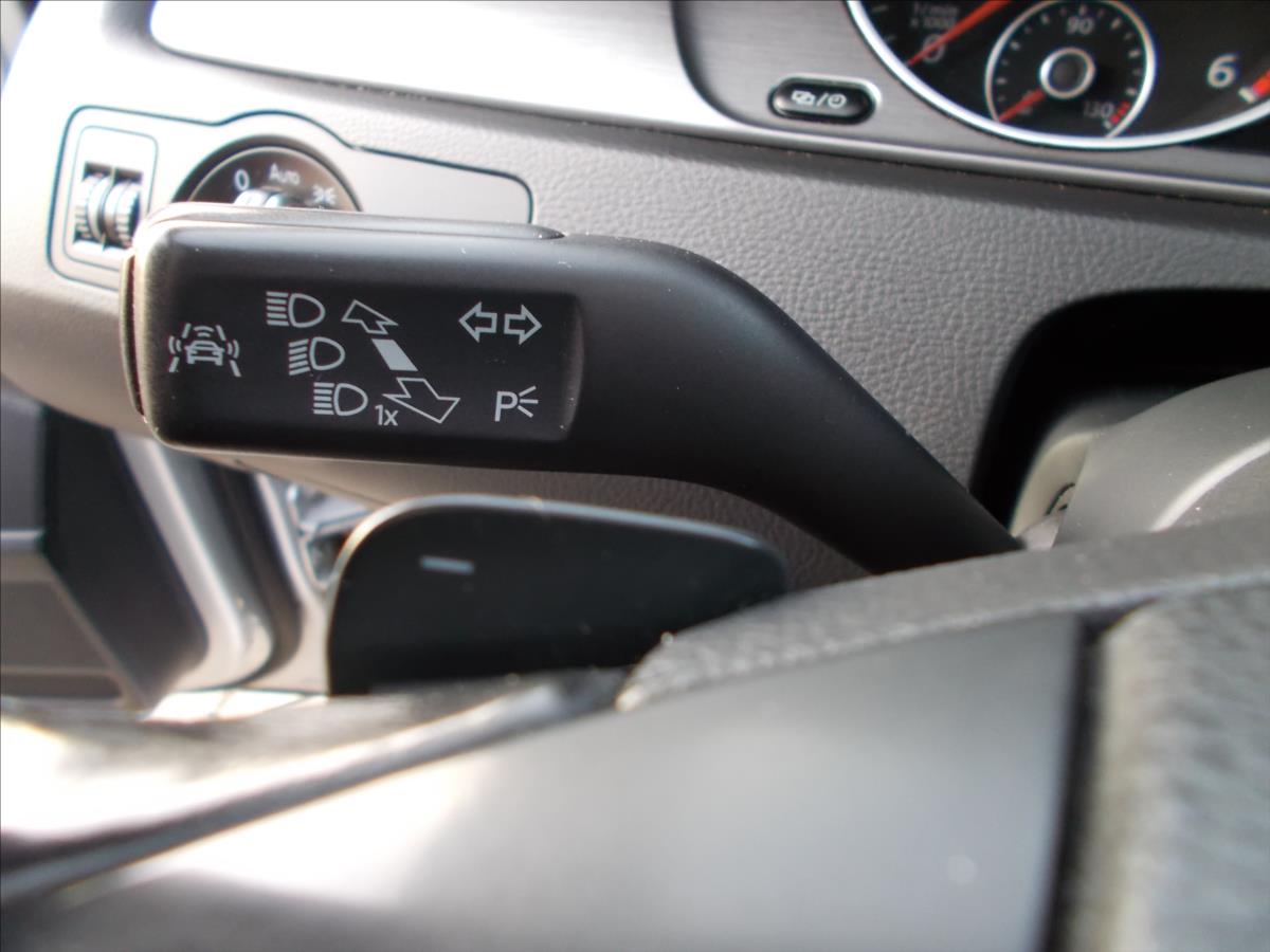 Volkswagen Passat 2,0 TDI DSG 103 kW DIGIKLIMA TZ NAVI ACC - foto 24