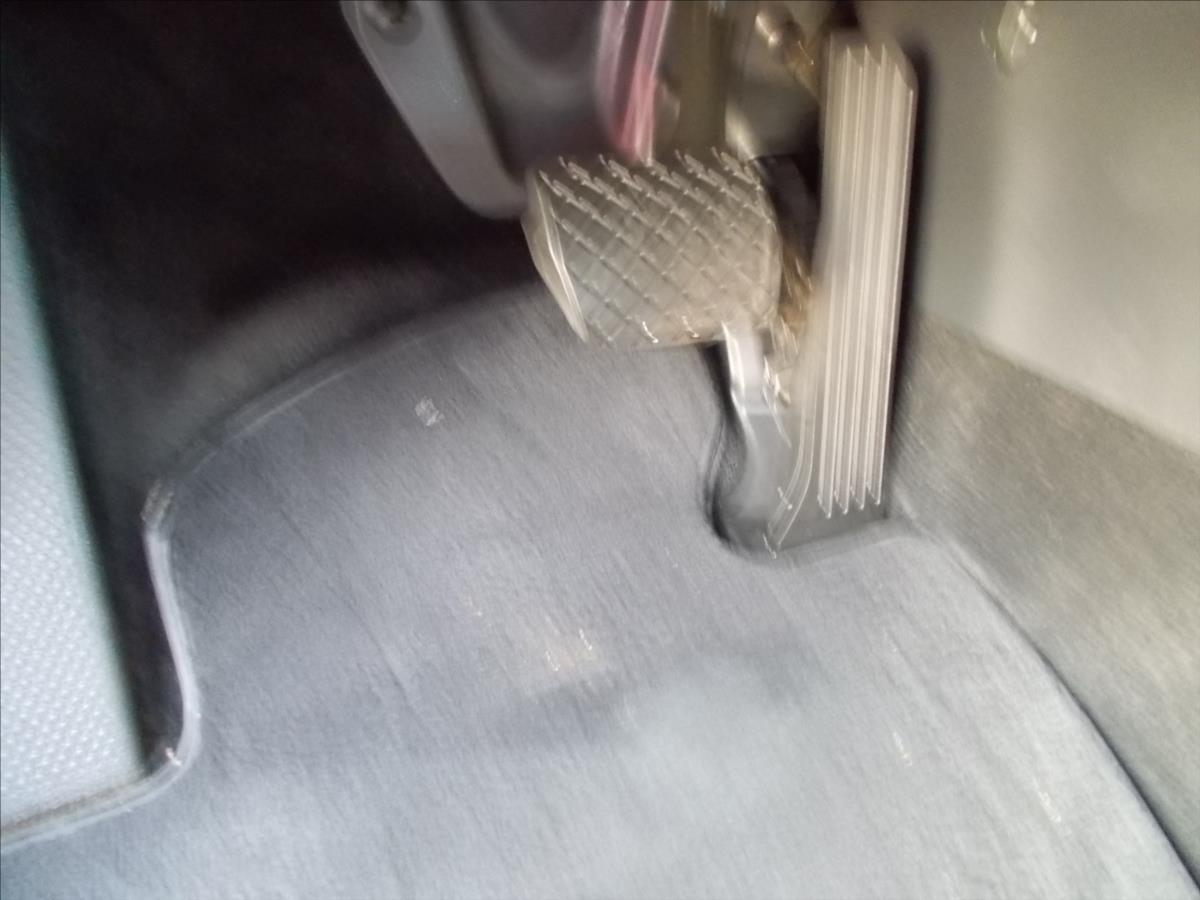 Volkswagen Passat 2,0 TDI DSG 103 kW DIGIKLIMA TZ NAVI ACC - foto 27