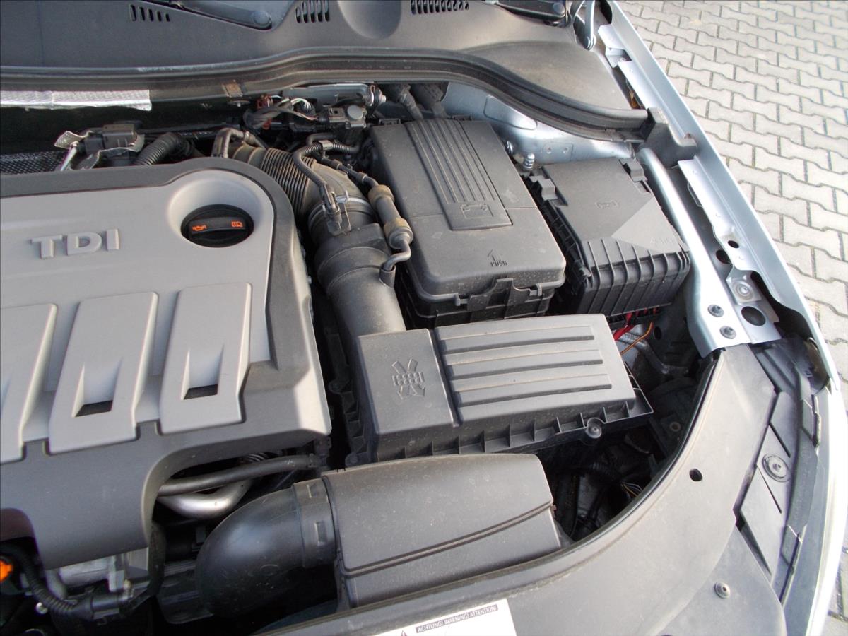 Volkswagen Passat 2,0 TDI DSG 103 kW DIGIKLIMA TZ NAVI ACC - foto 31