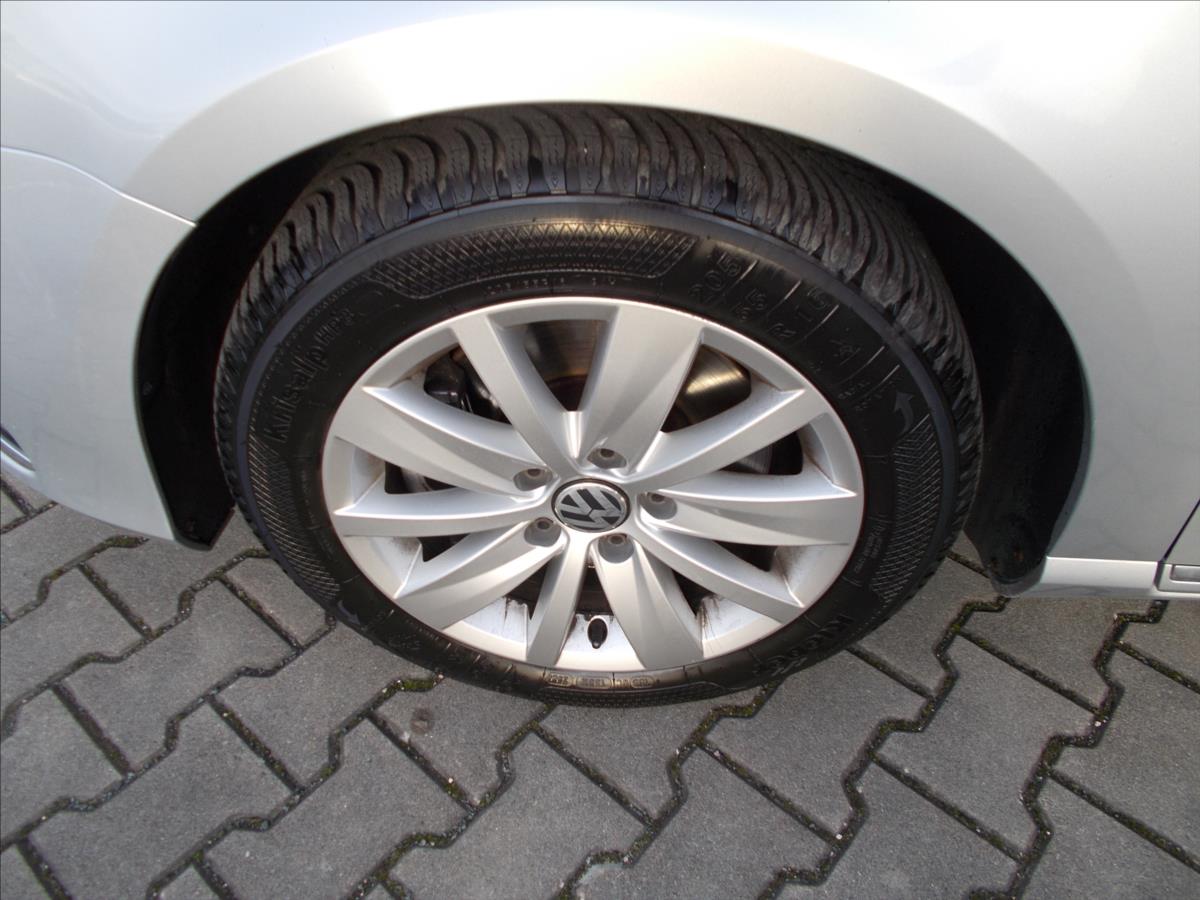 Volkswagen Passat 2,0 TDI DSG 103 kW DIGIKLIMA TZ NAVI ACC - foto 5