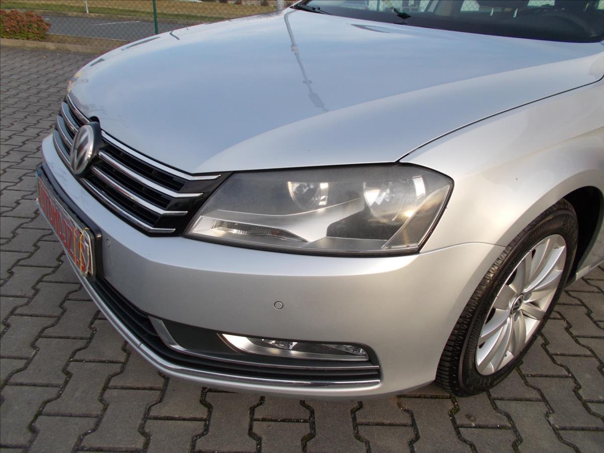 Volkswagen Passat 2,0 TDI DSG 103 kW DIGIKLIMA TZ NAVI ACC - foto 6