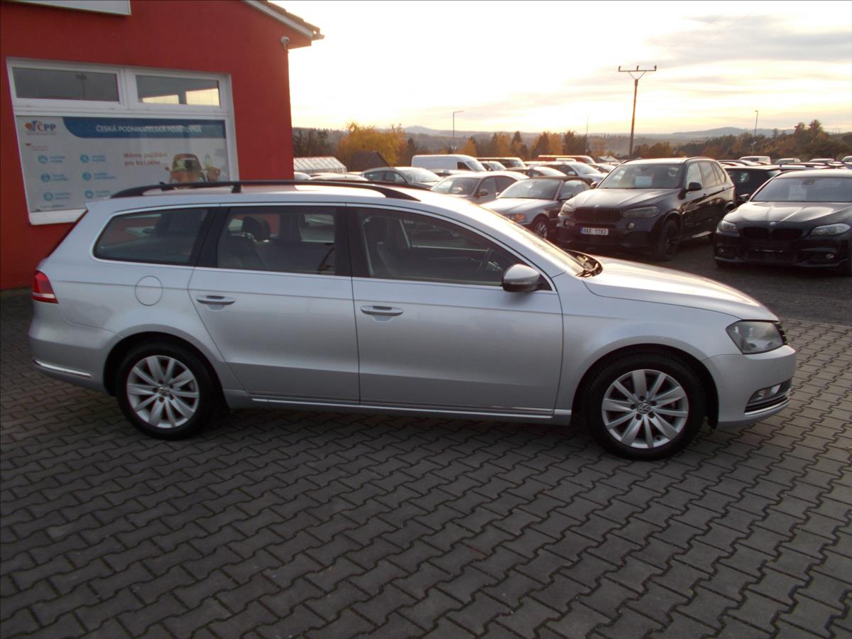 Volkswagen Passat 2,0 TDI DSG 103 kW DIGIKLIMA TZ NAVI ACC - foto 8