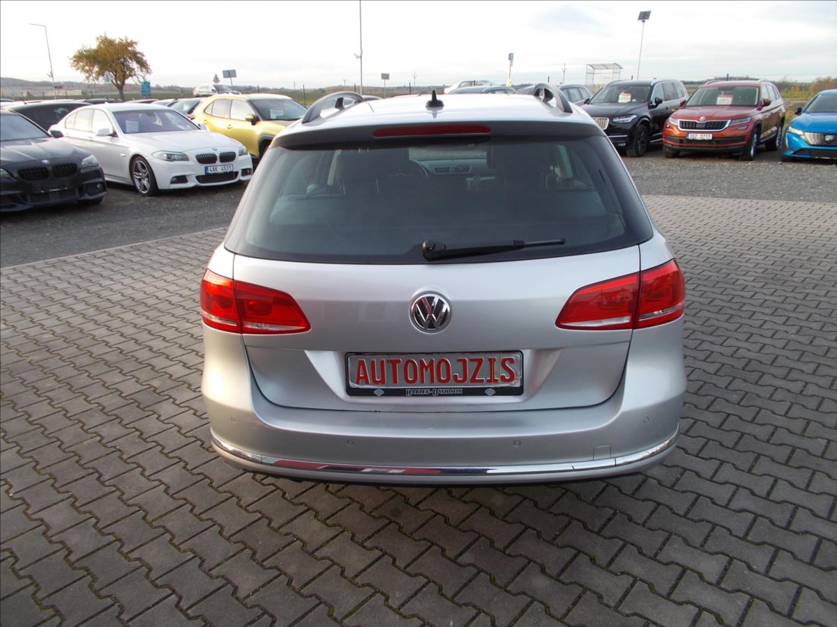 Volkswagen Passat 2,0 TDI DSG 103 kW DIGIKLIMA TZ NAVI ACC - foto 9