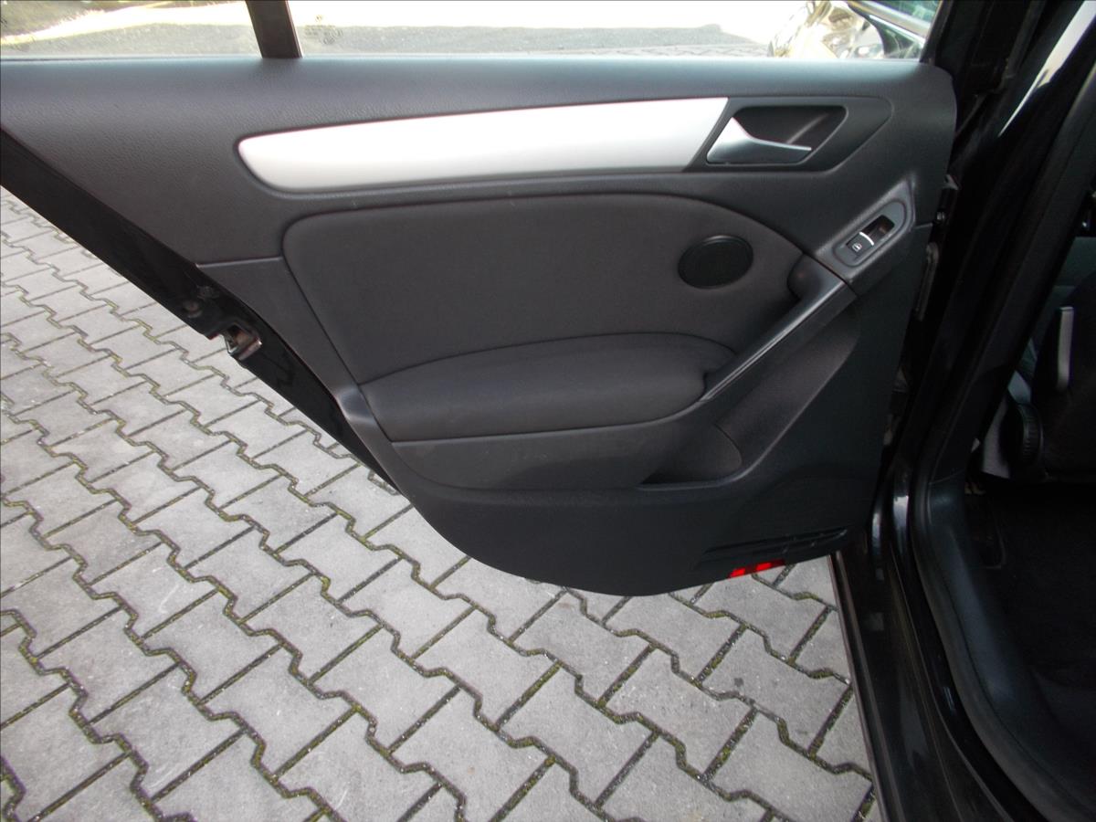 Volkswagen Golf 1,4 TSI DIGIKLIMA TEMPOMAT NOVÁ STK  VI - foto 20