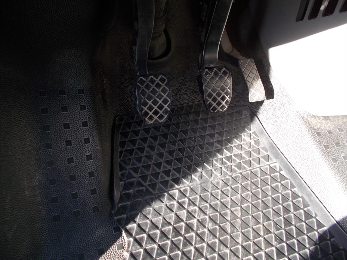 Volkswagen Transporter 1,9 TDI 9 MÍST WEBASTO KLIMA OK TZ NOVÁ STK  T5 - foto 27