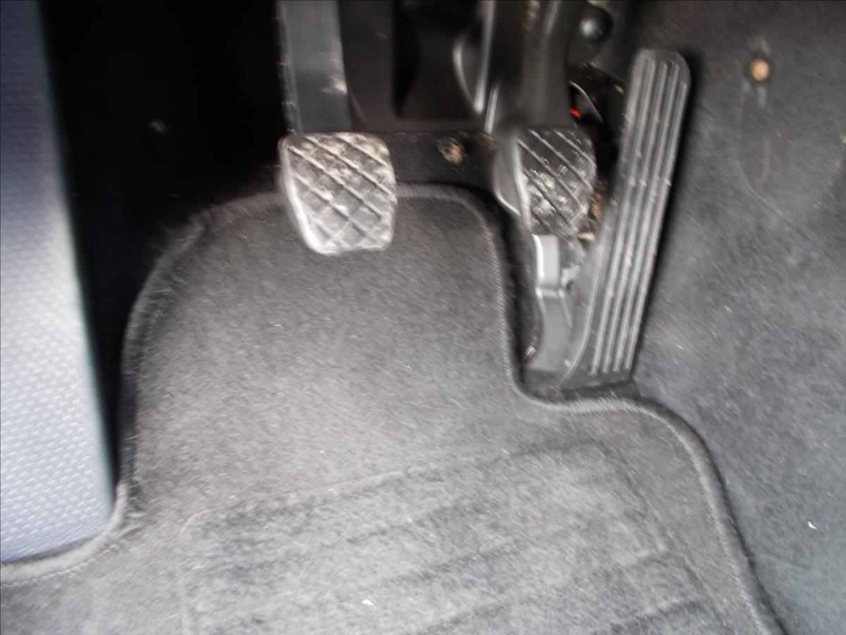 Škoda Octavia 1,6 16V AMB 1.MAJITEL KLIMA NOVÁ STK PĚKNÉ  II - foto 24