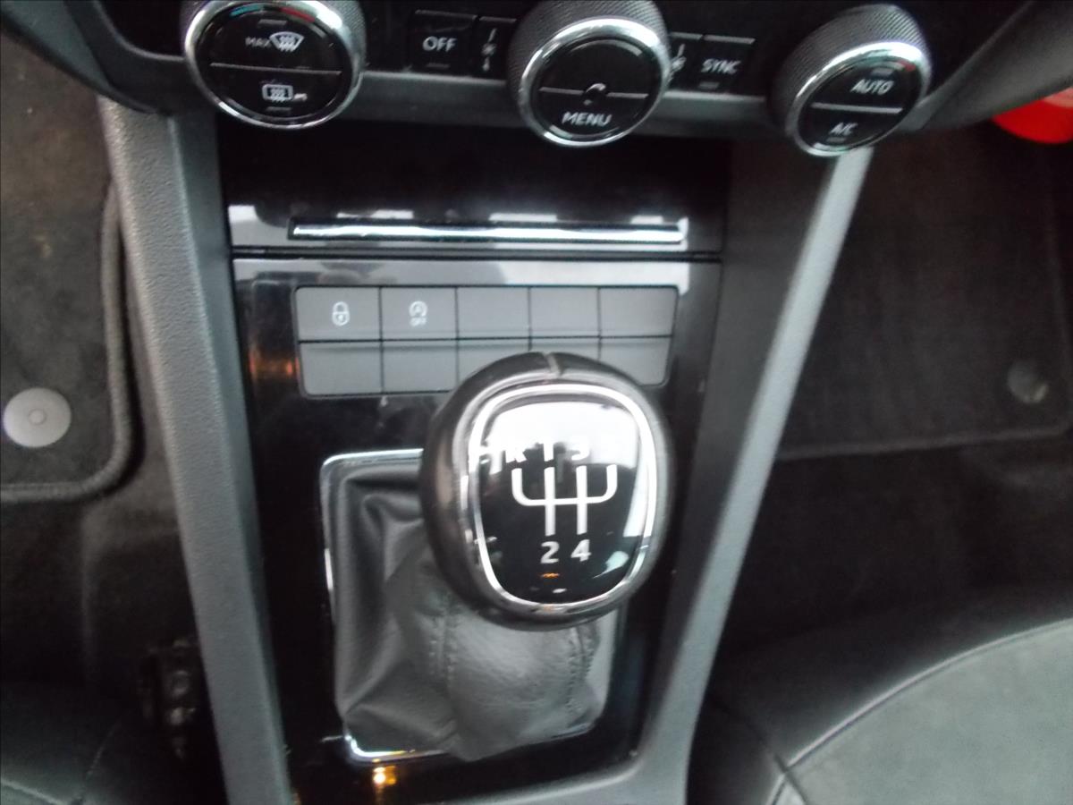 Škoda Octavia 1,6 TDI DIGIKLIMA NAVI TZ LED  III - foto 22