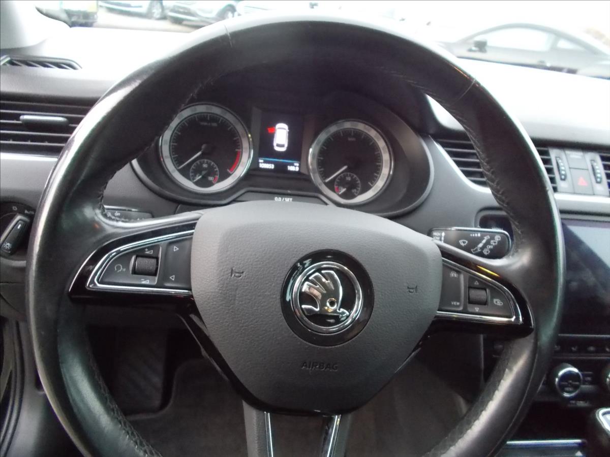 Škoda Octavia 1,6 TDI DIGIKLIMA NAVI TZ LED  III - foto 24